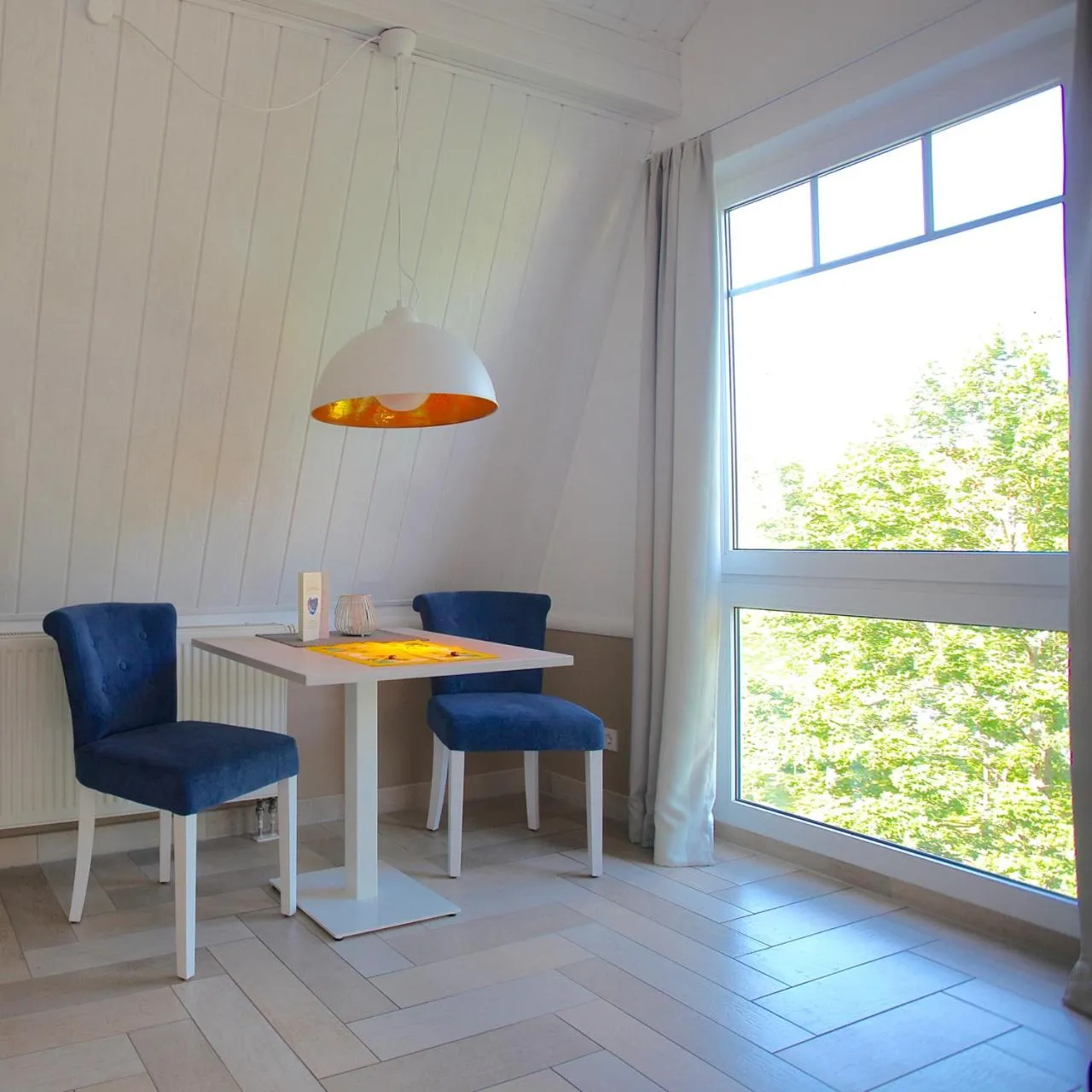 Seating area in Victoria Suites