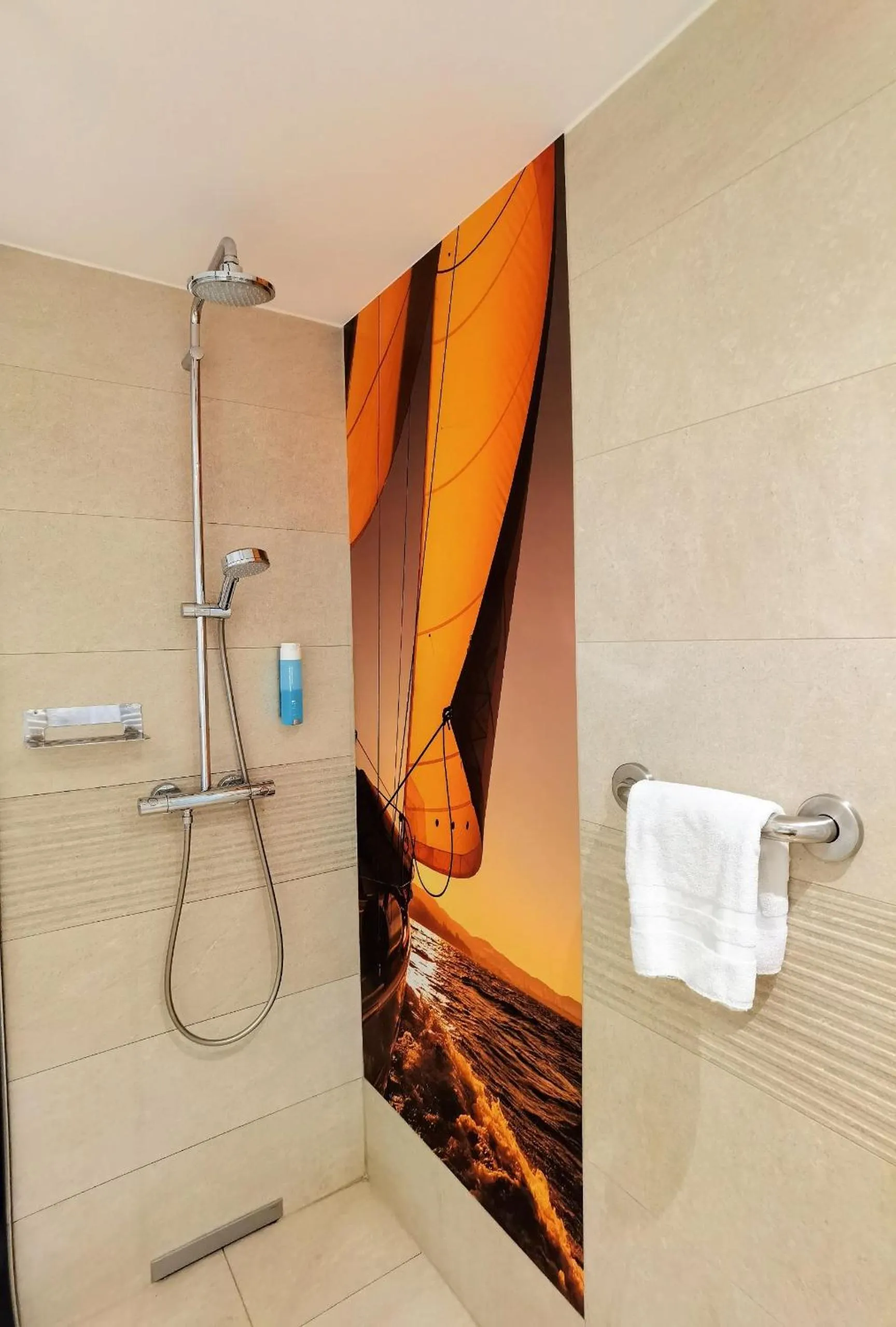 Shower in Victoria Suites