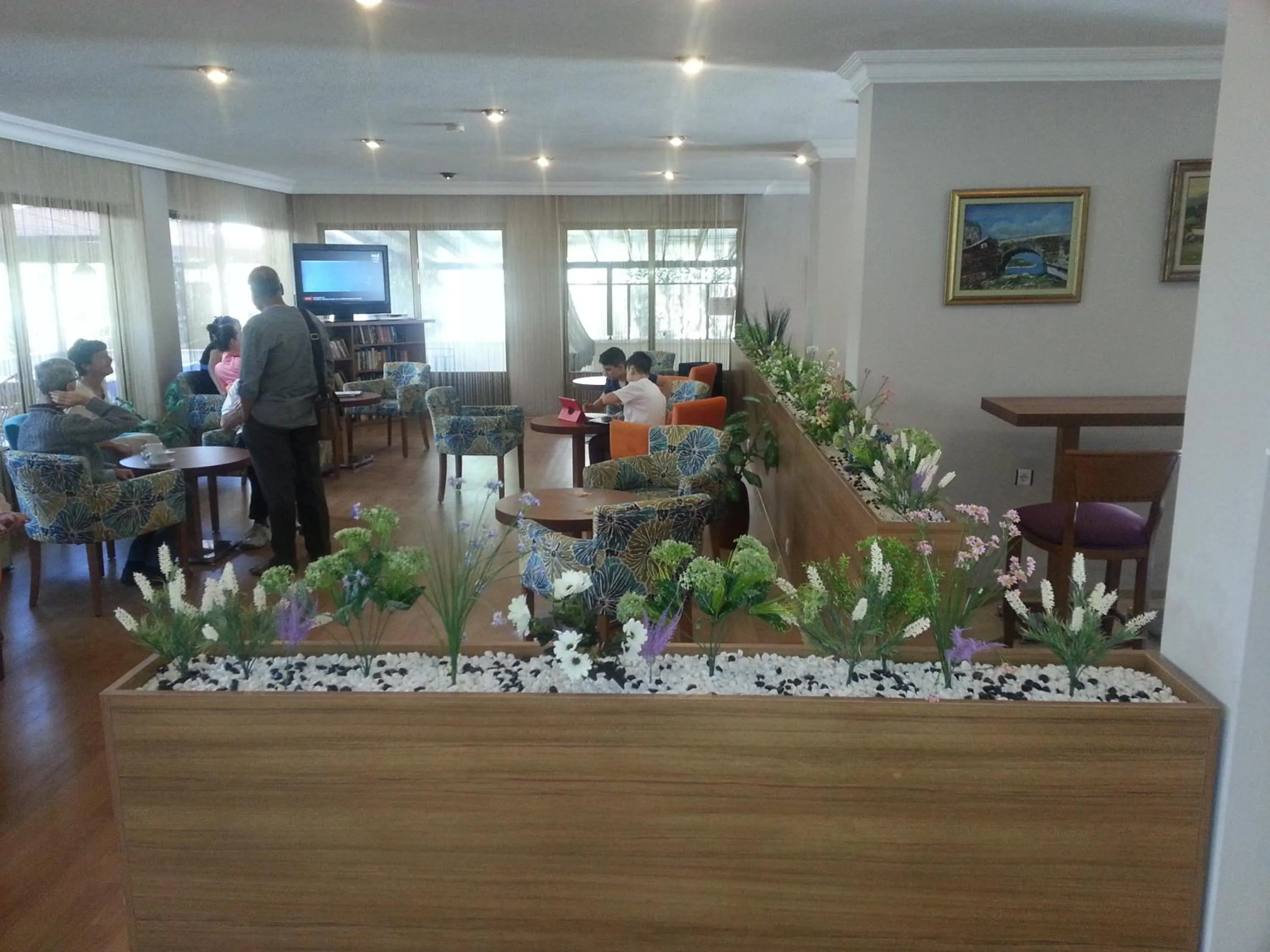 Restaurant/places to eat in Nazar Hotel