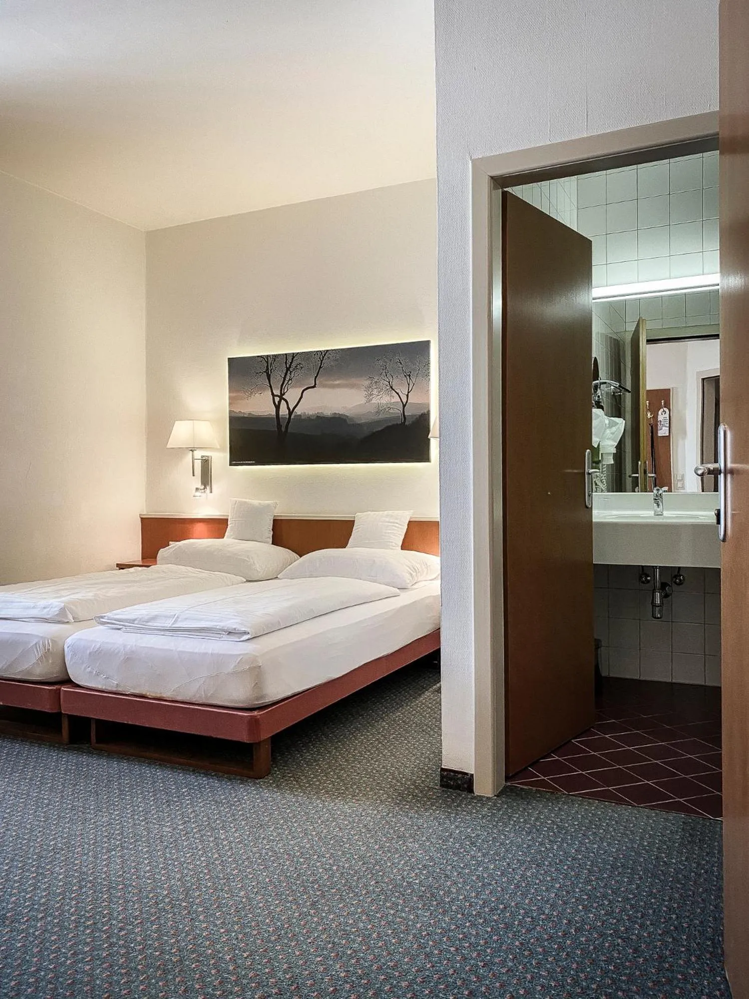 Bathroom, Bed in Faulenzerhotel