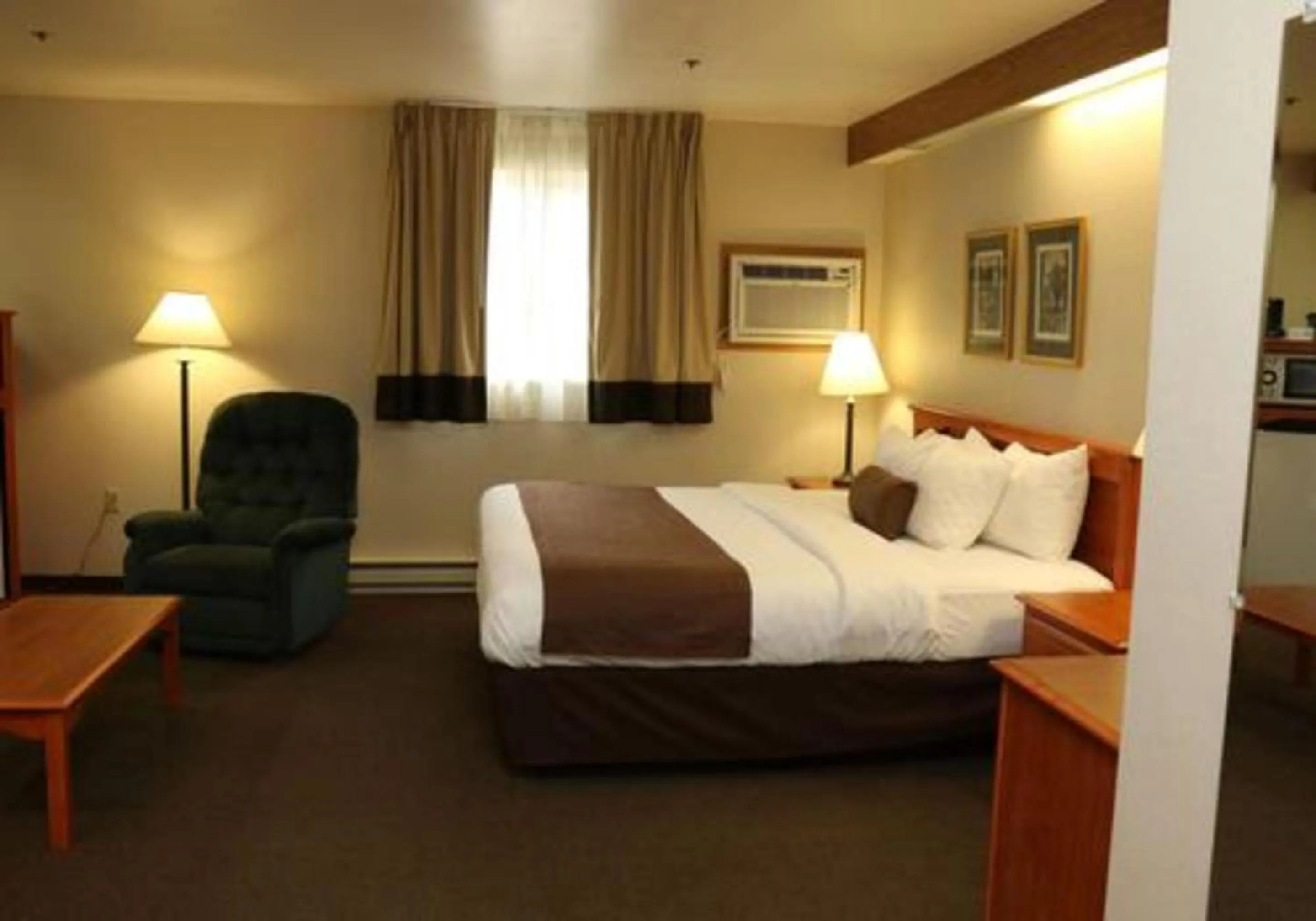 Bedroom, Bed in Studio 6 - Minot, ND