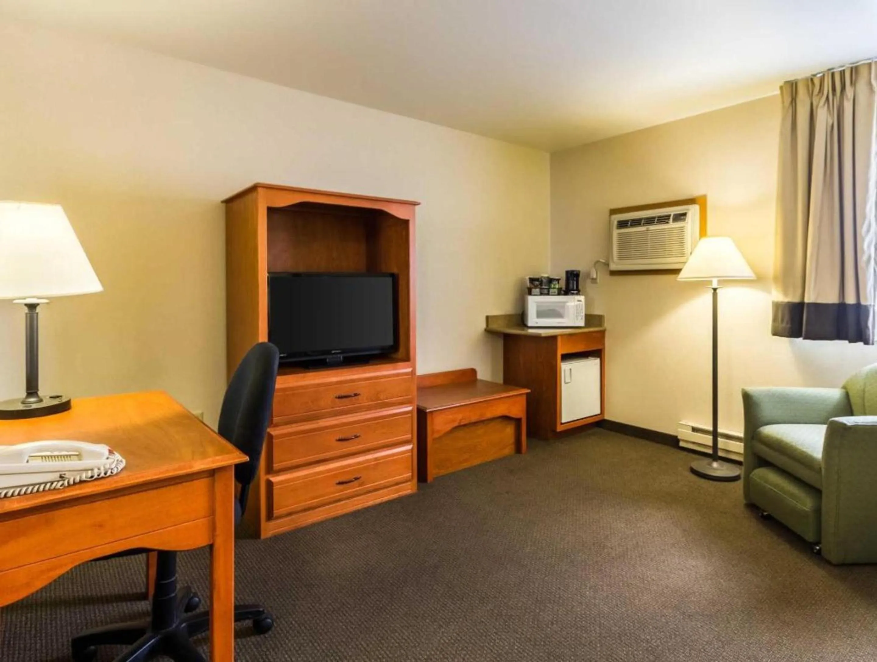 TV and multimedia in Studio 6 - Minot, ND