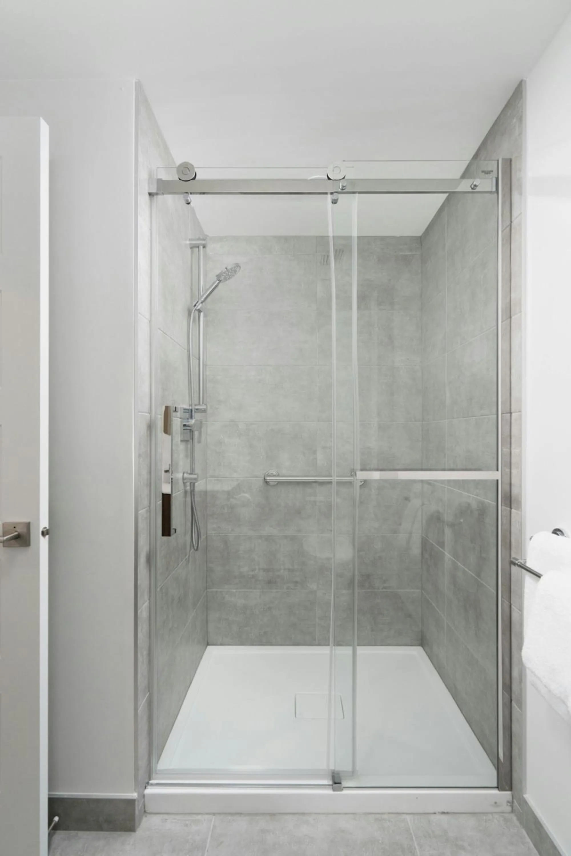 Bathroom in Sonder by Marriott Bonvoy Gare Saint Denis Apartments Downtown