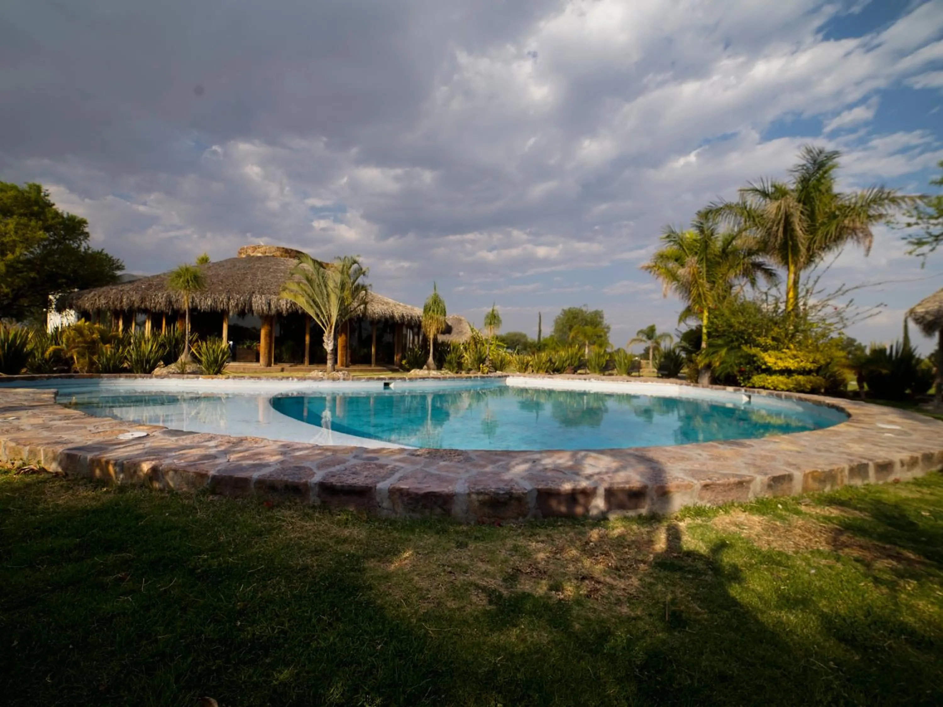 Hotel y Villas Los Pirules by Rotamundos