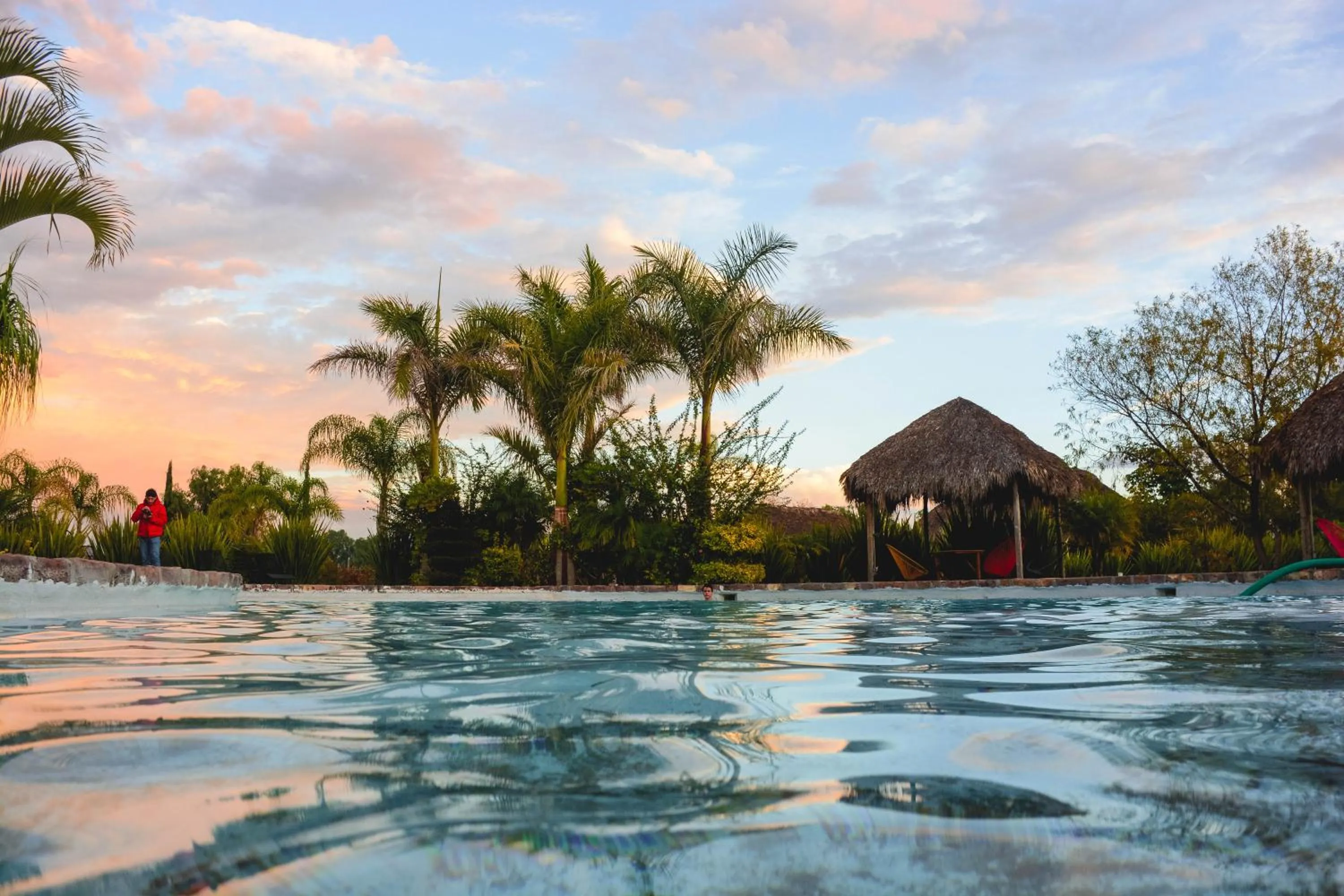 Swimming pool in Hotel y Villas Los Pirules by Rotamundos