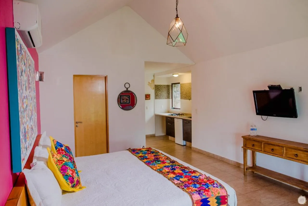 Photo of the whole room in Hotel y Villas Los Pirules by Rotamundos