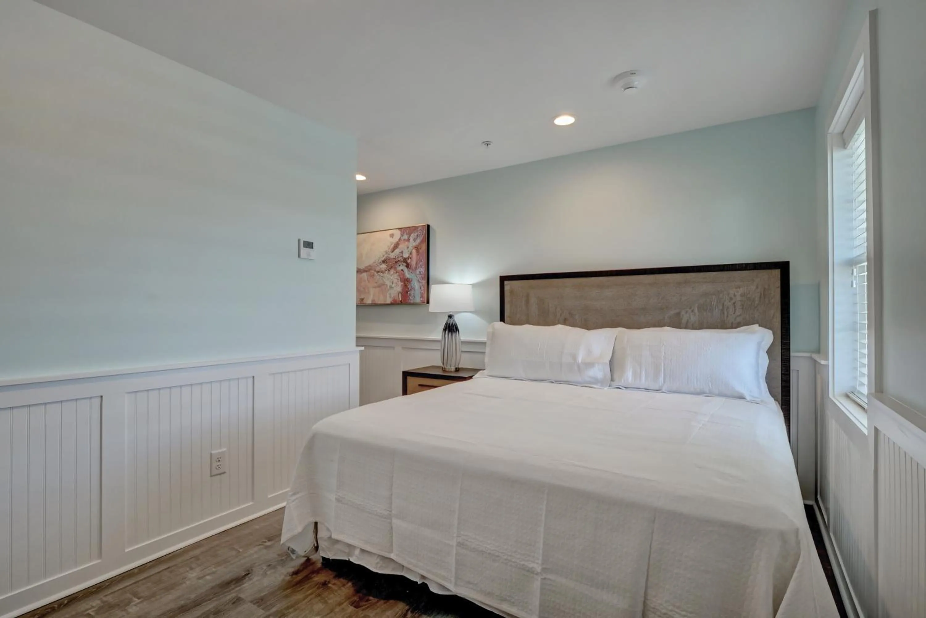 Property building, Bed in Loggerhead Inn and Suites