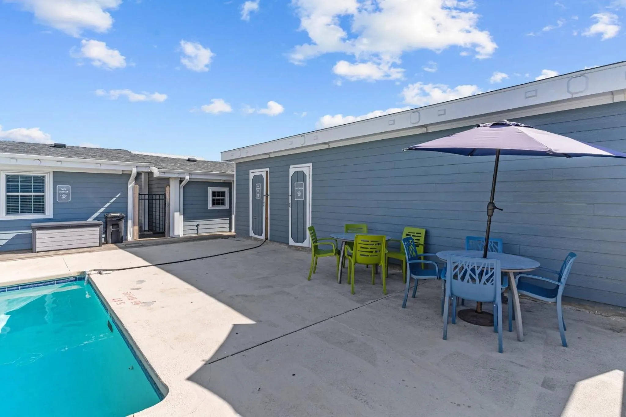 Patio in Loggerhead Inn and Suites