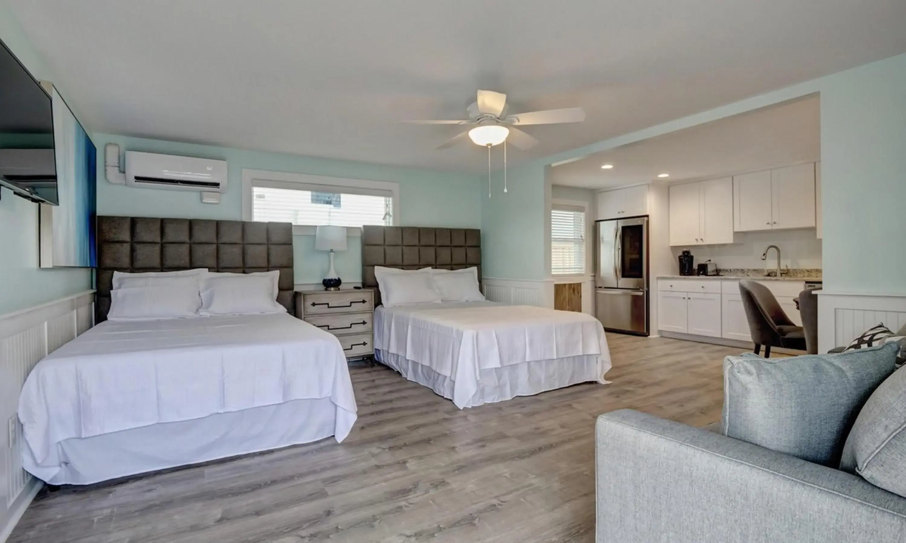 Family in Loggerhead Inn and Suites Family in Loggerhead Inn and Suites