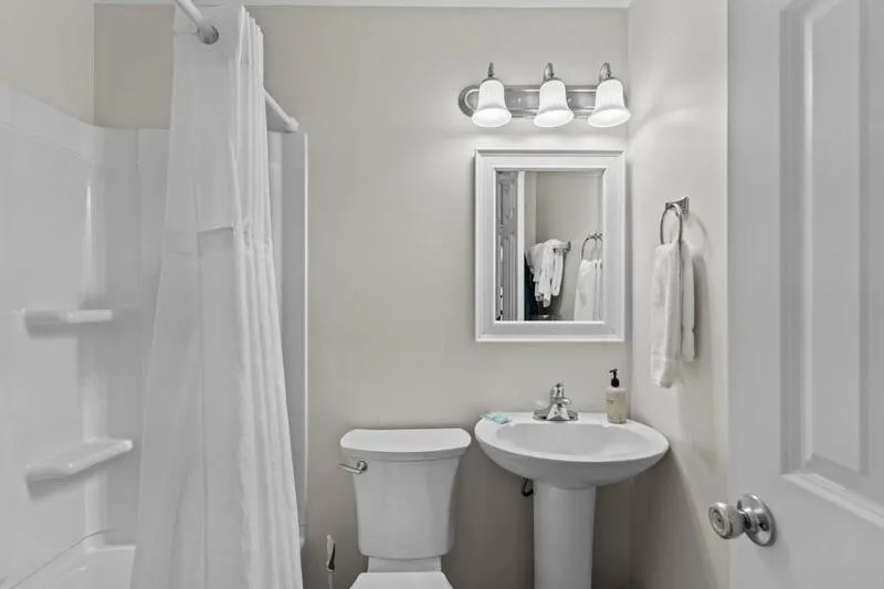 Bathroom in Loggerhead Inn and Suites