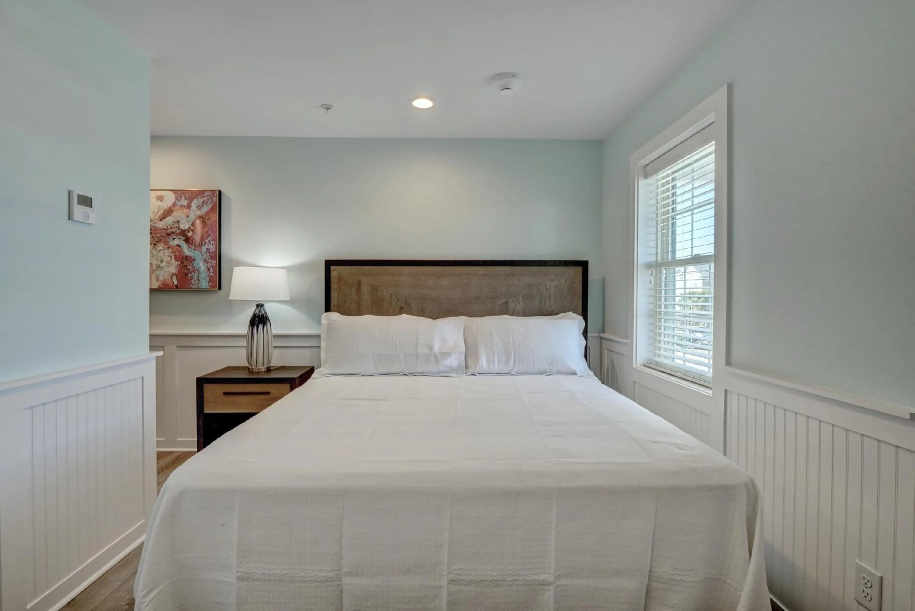Property building, Bed in Loggerhead Inn and Suites