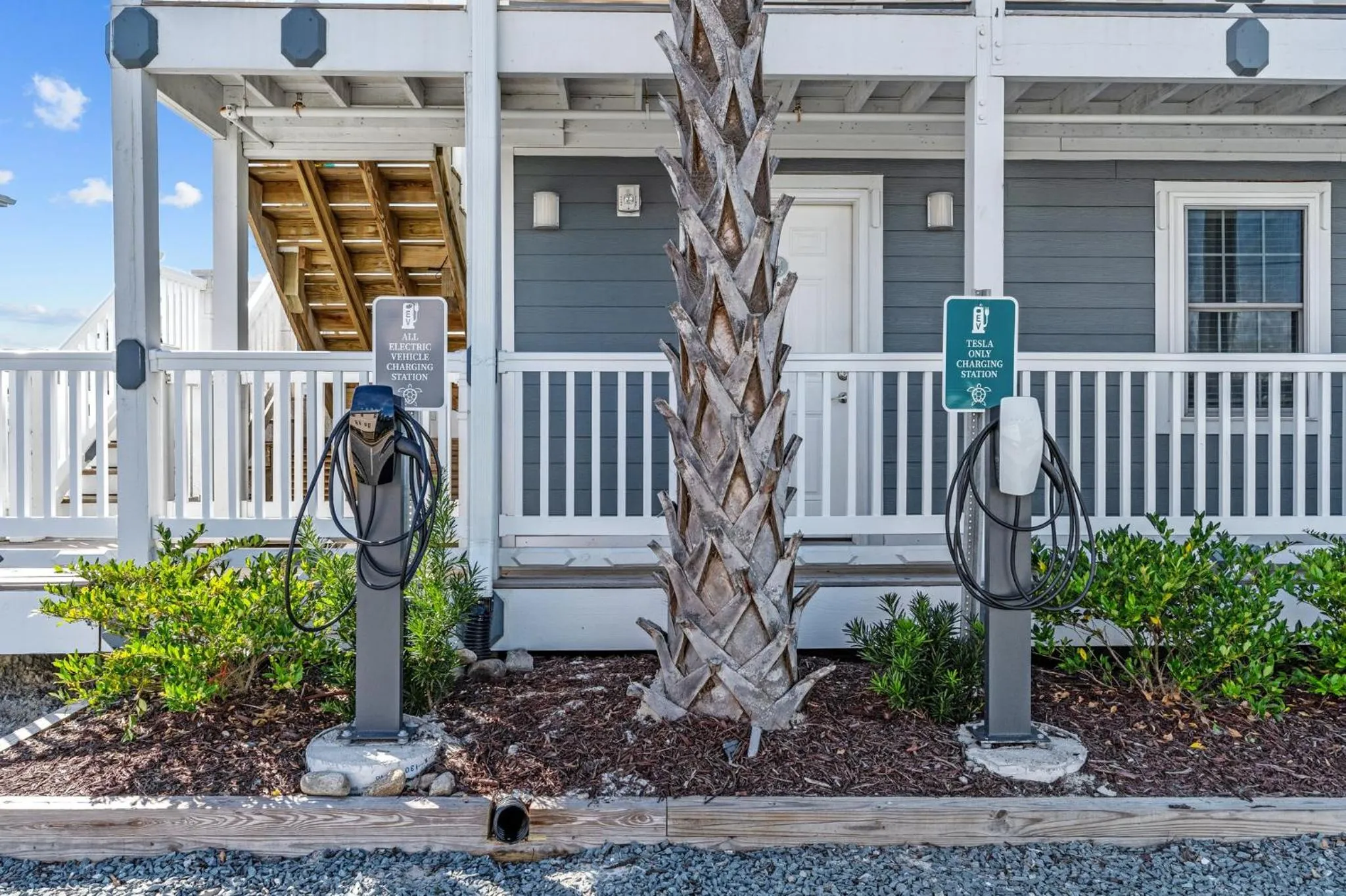 Parking in Loggerhead Inn and Suites