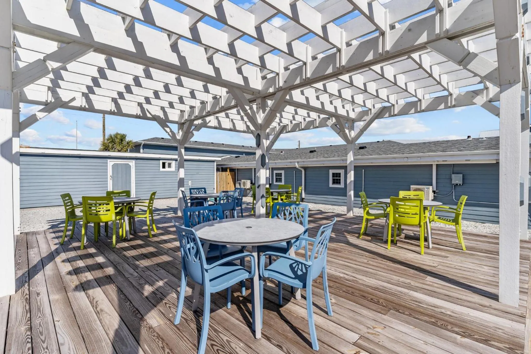 Patio in Loggerhead Inn and Suites