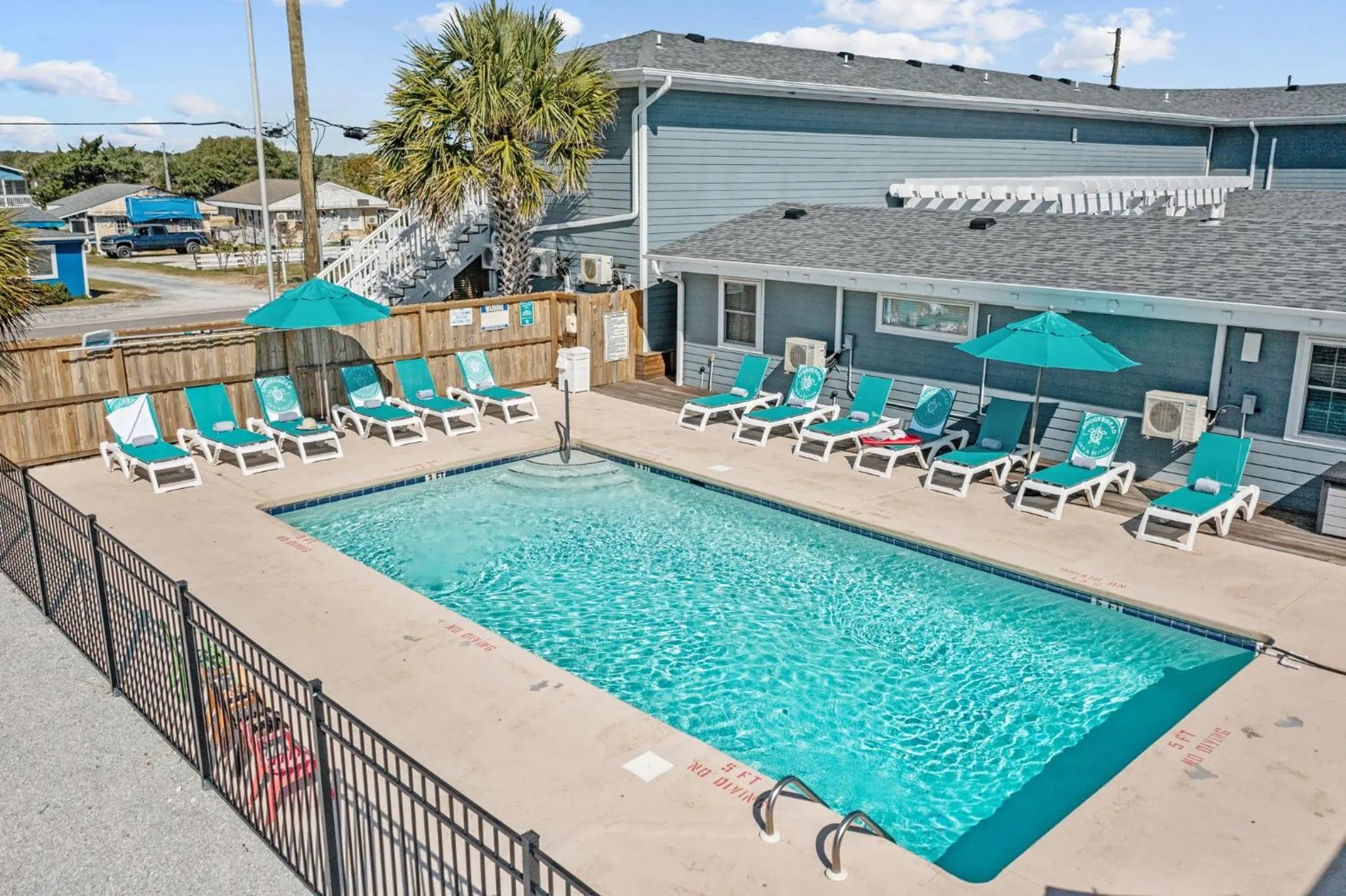 Swimming pool in Loggerhead Inn and Suites