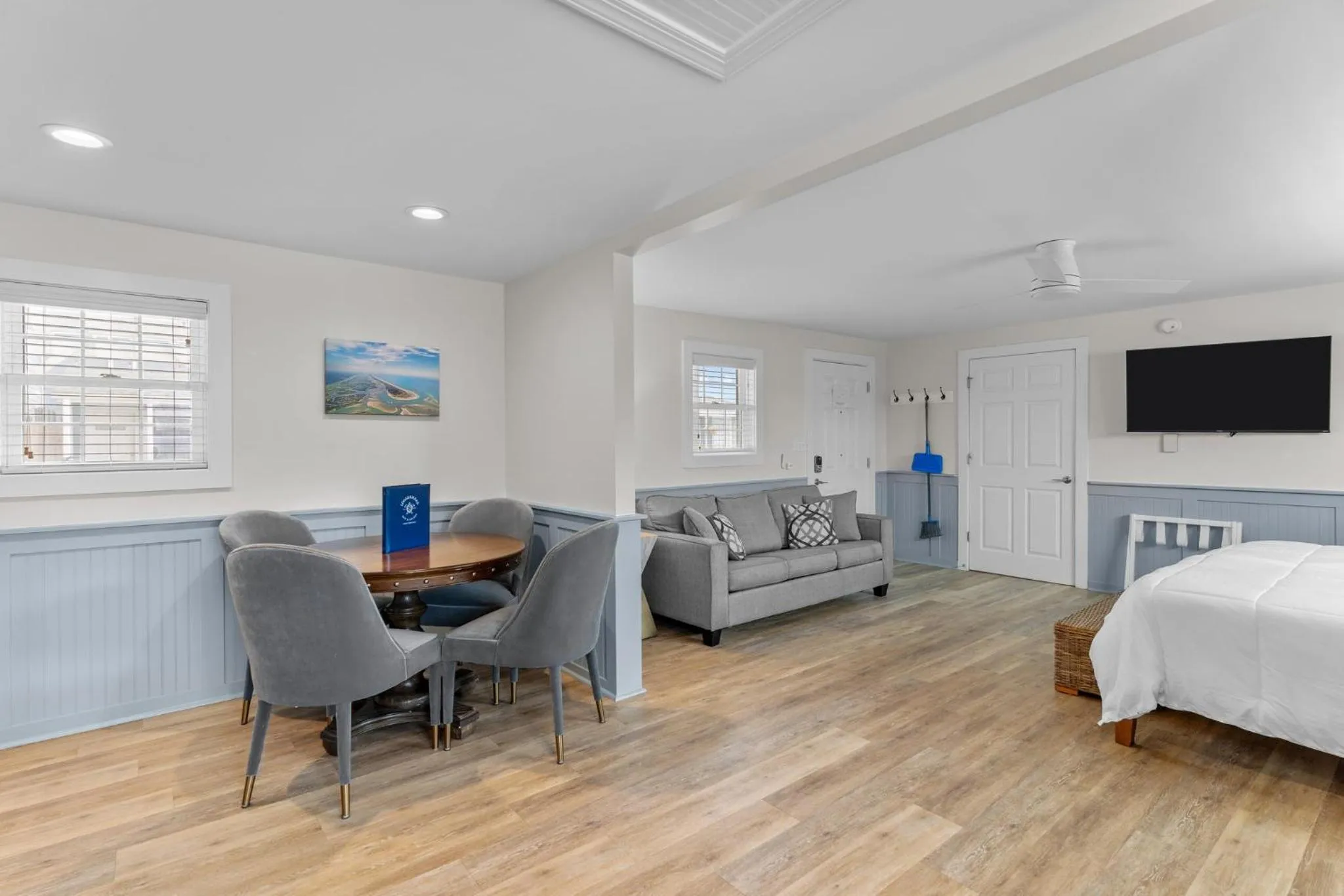 Bed in Loggerhead Inn and Suites