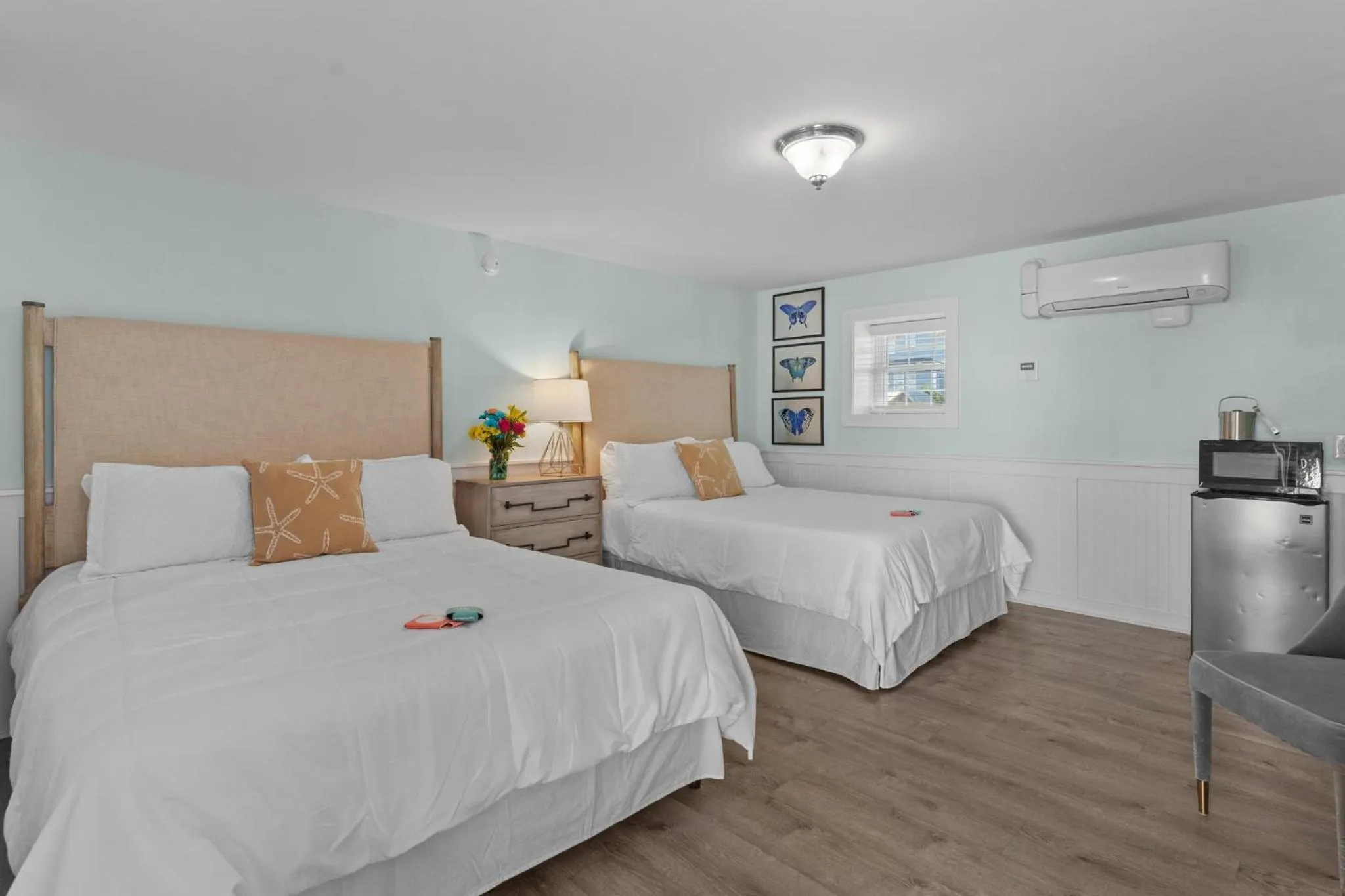 Bed in Loggerhead Inn and Suites