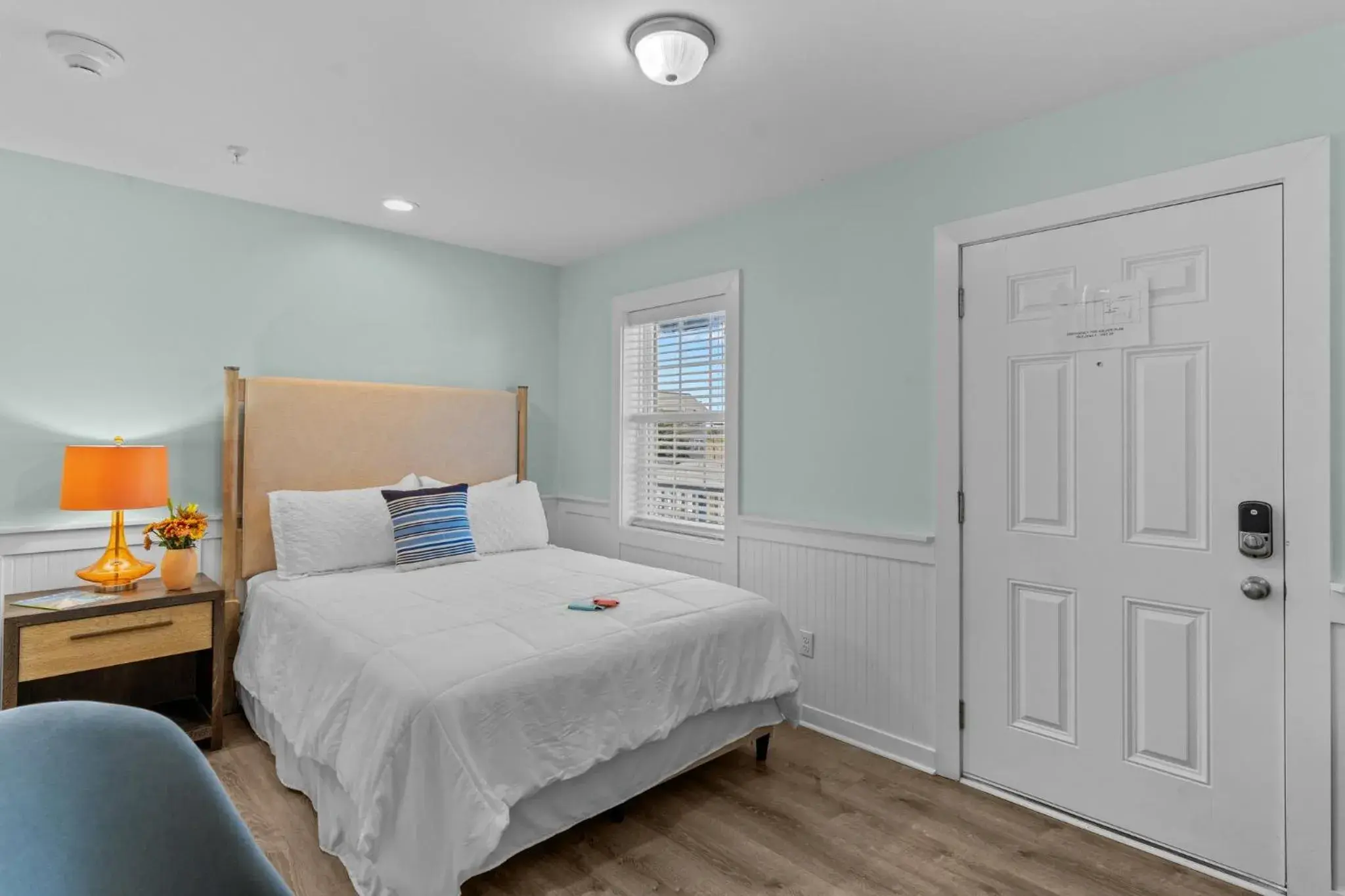 Deluxe Queen Room in Loggerhead Inn and Suites Deluxe Queen Room in Loggerhead Inn and Suites