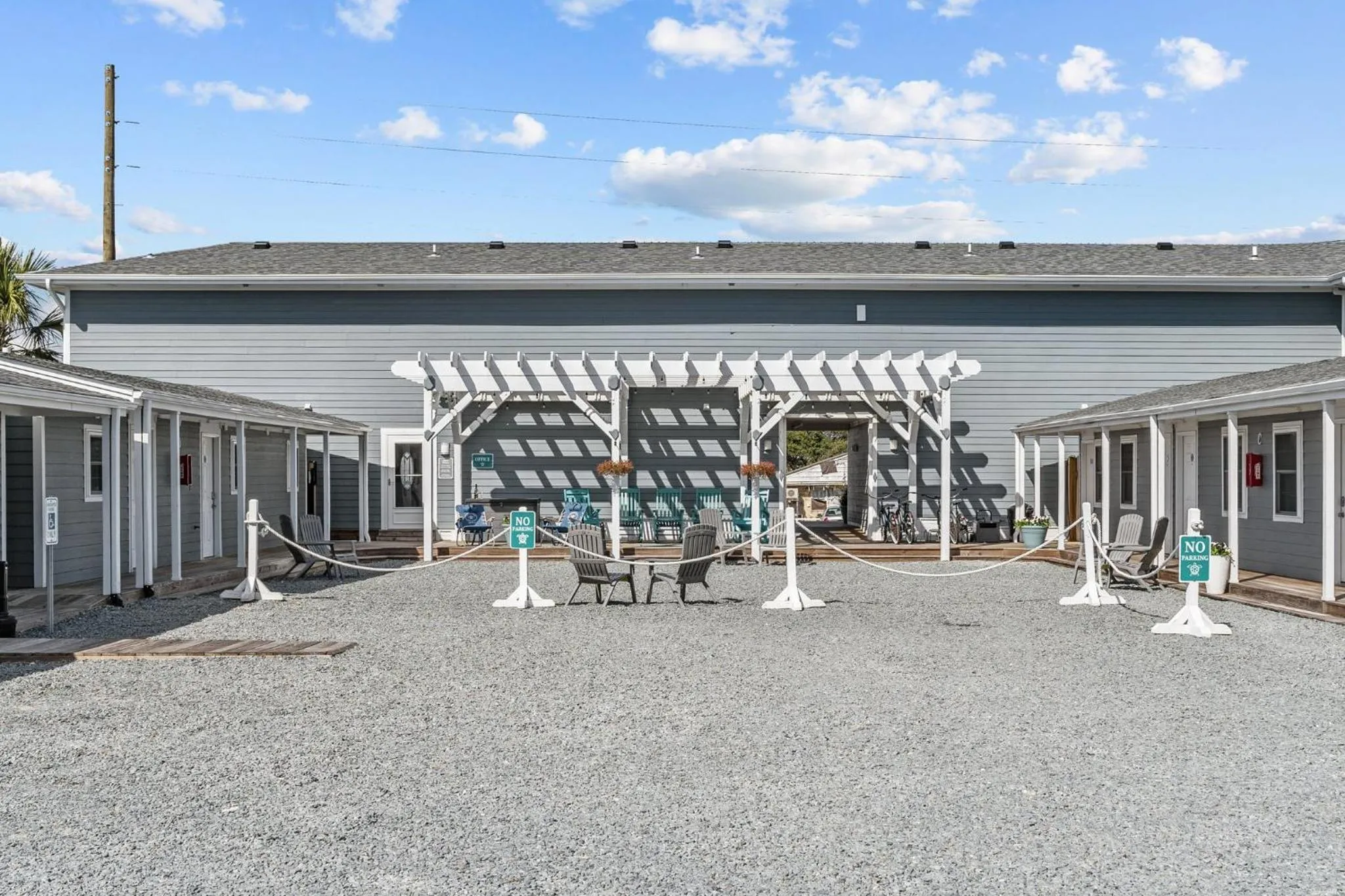 Patio in Loggerhead Inn and Suites