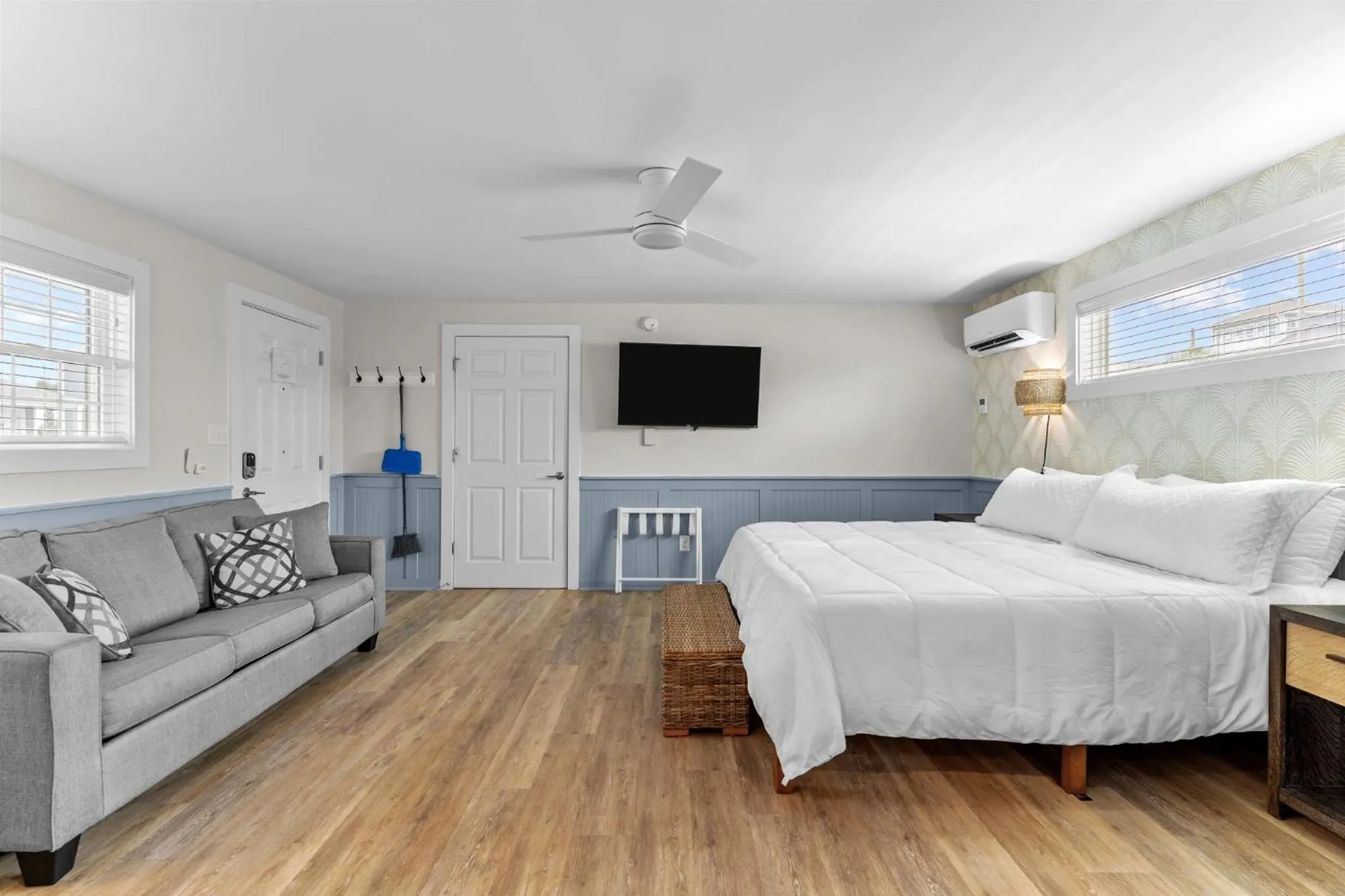 Bed in Loggerhead Inn and Suites