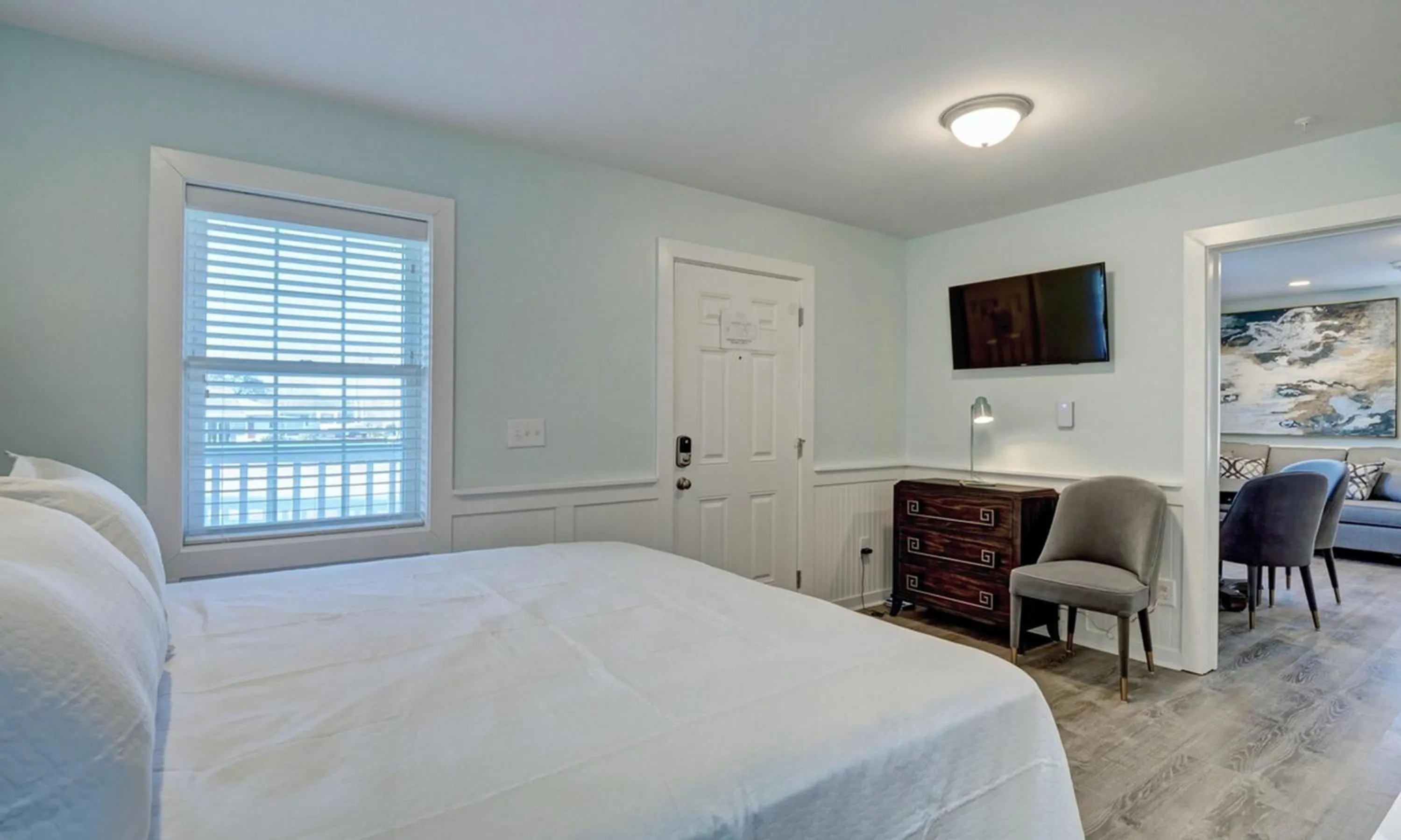 Bed in Loggerhead Inn and Suites