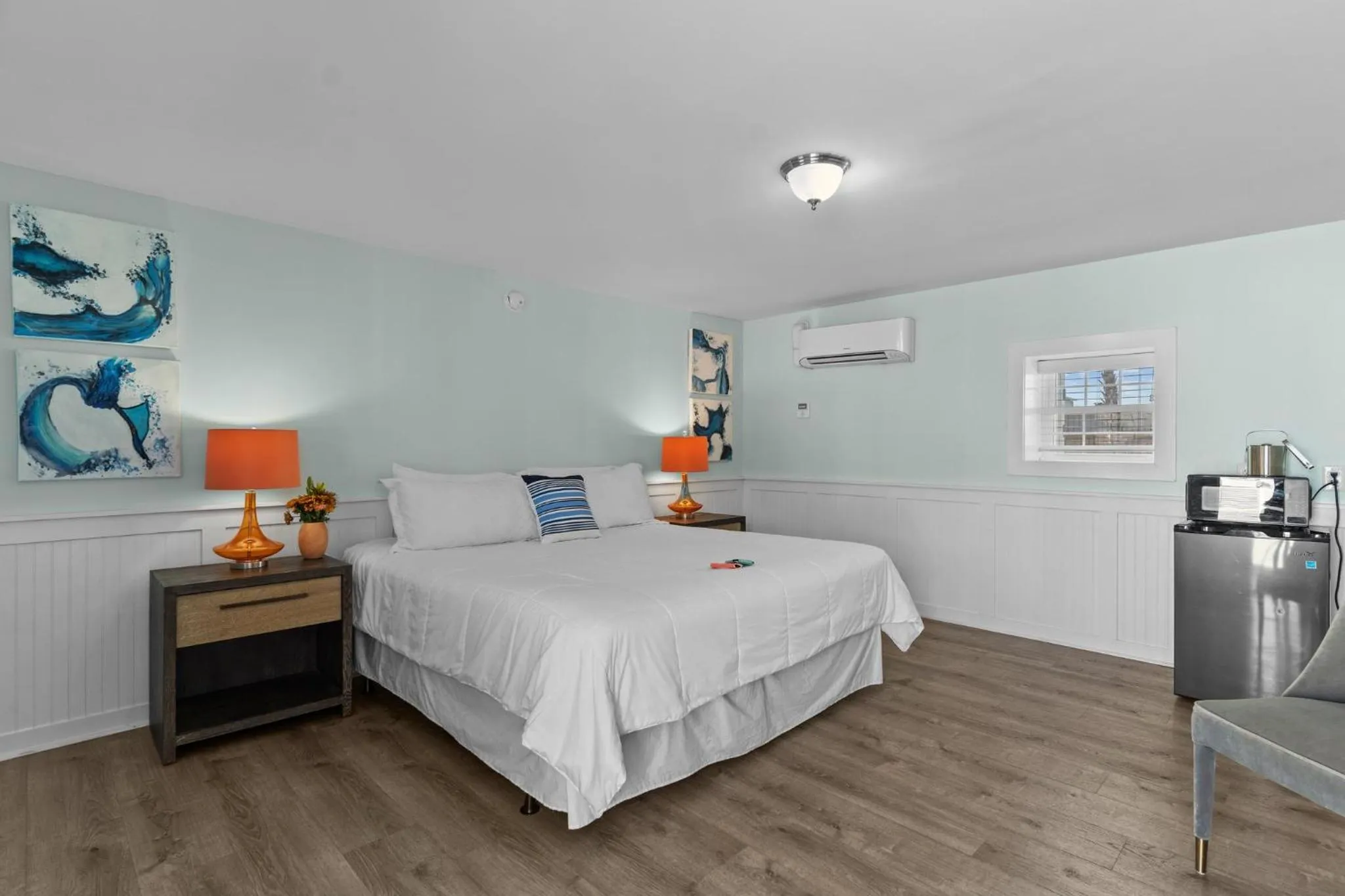 Bed in Loggerhead Inn and Suites