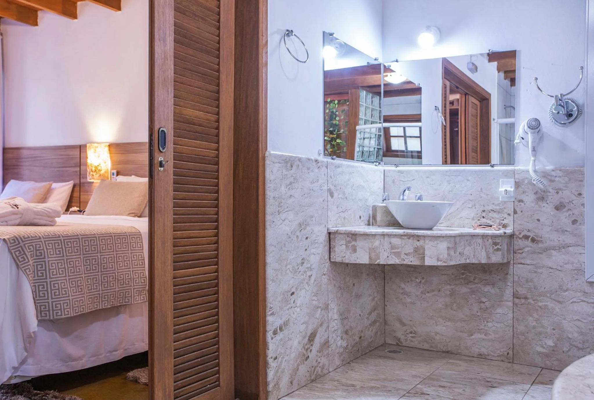 Photo of the whole room, Bed in Pousada Suiça Mineira Garden