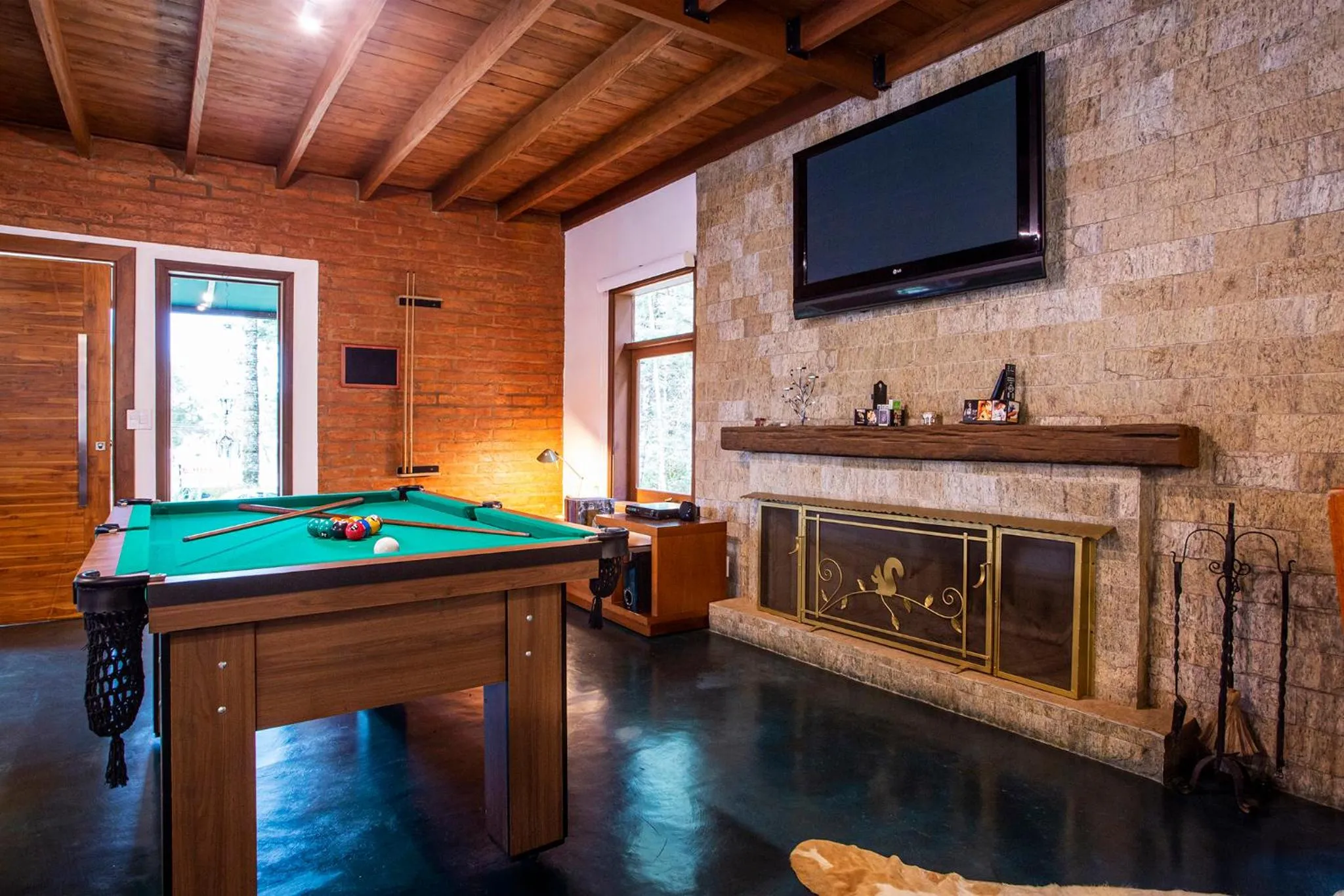 Communal lounge/ TV room in Pousada Suiça Mineira Garden