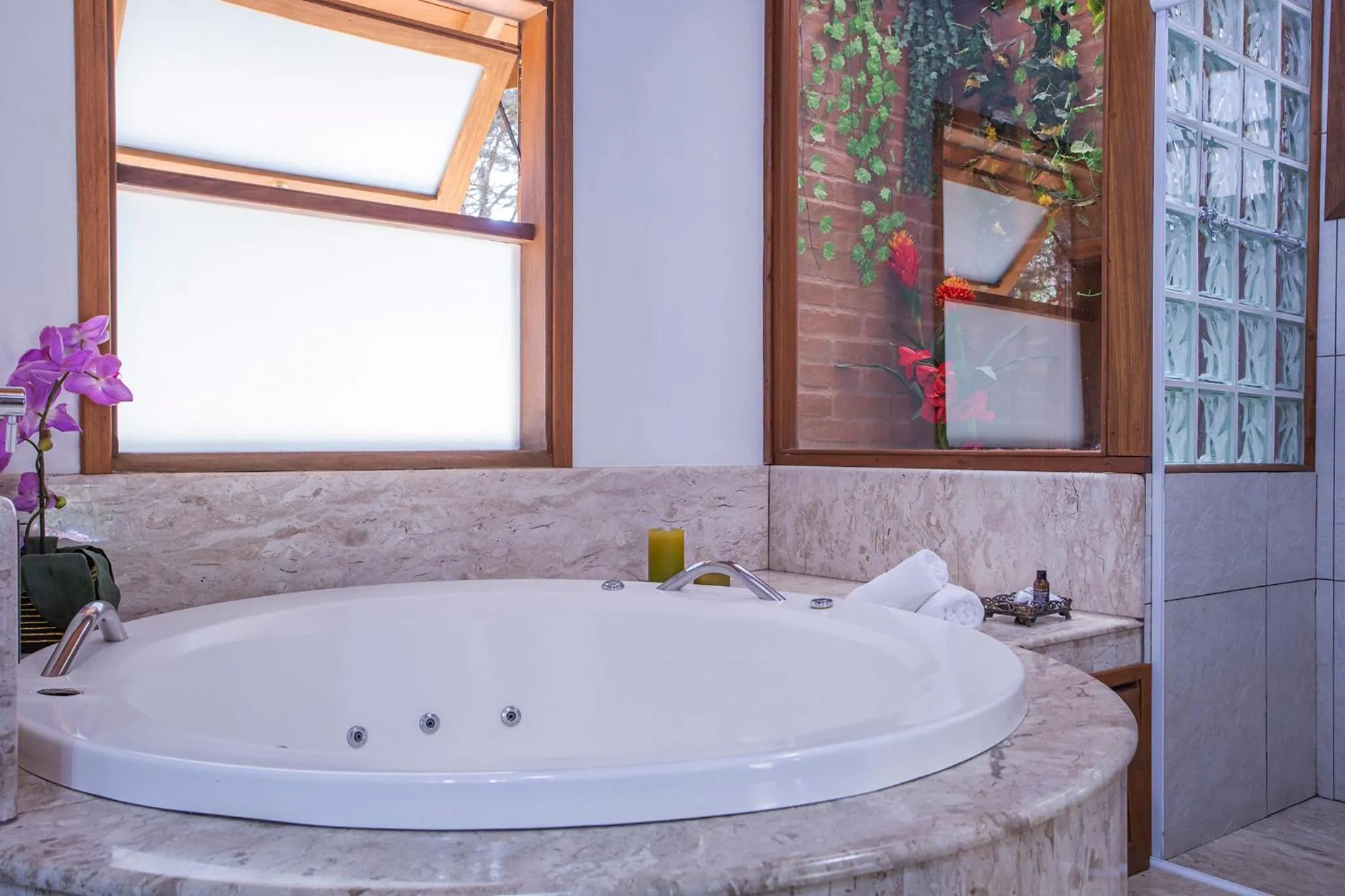 Hot Tub in Pousada Suiça Mineira Garden