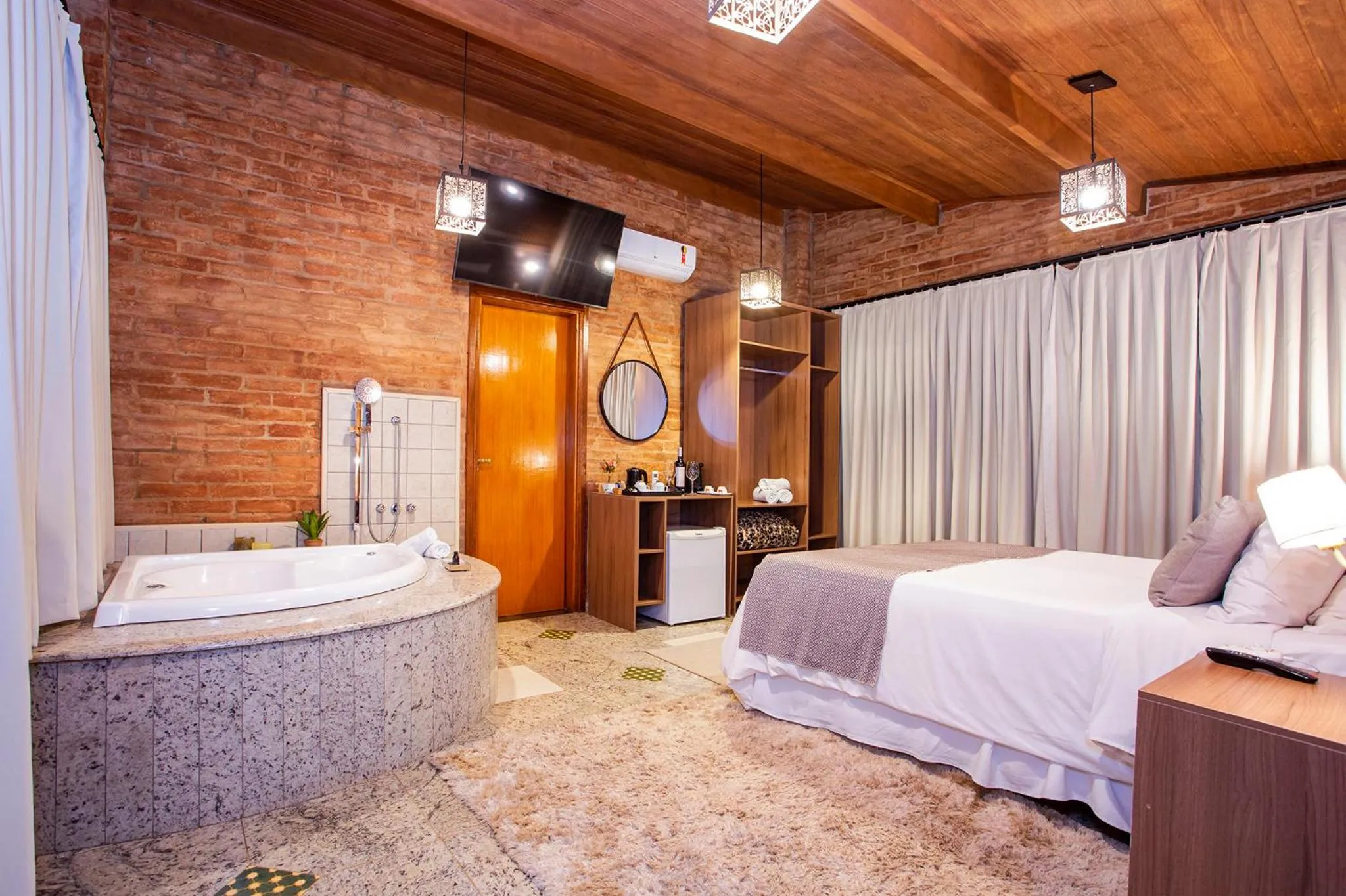 Photo of the whole room, Bed in Pousada Suiça Mineira Garden