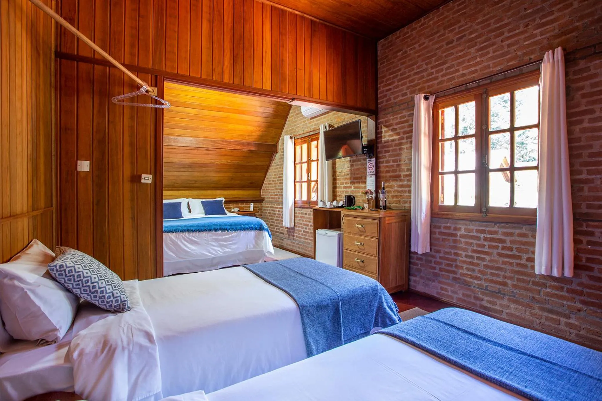 Photo of the whole room, Bed in Pousada Suiça Mineira Garden