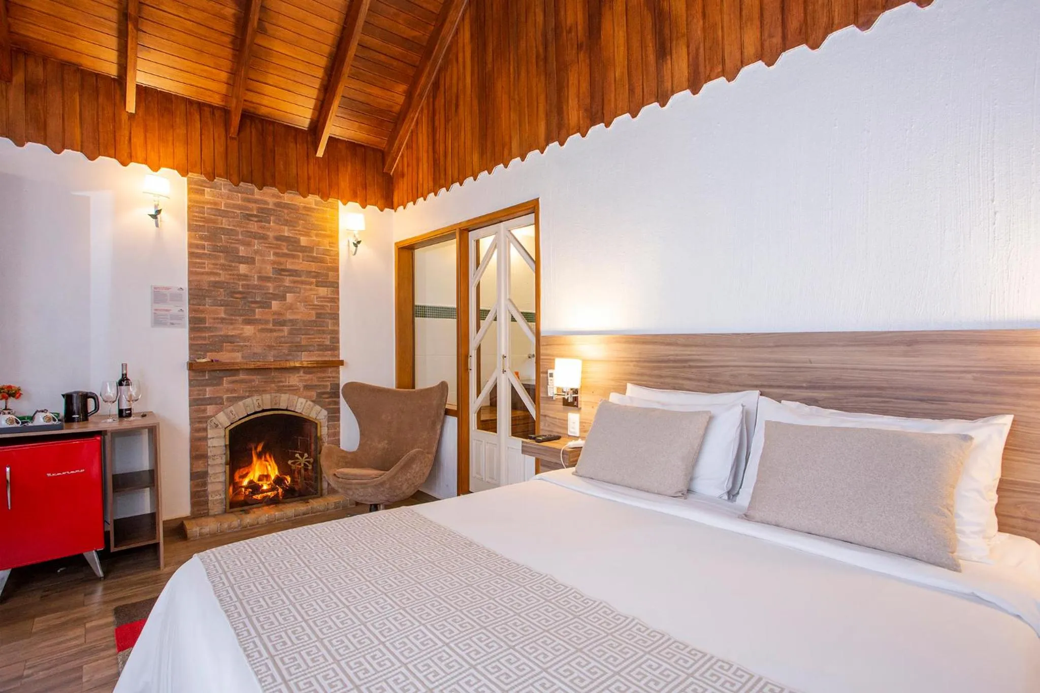 Photo of the whole room, Bed in Pousada Suiça Mineira Garden