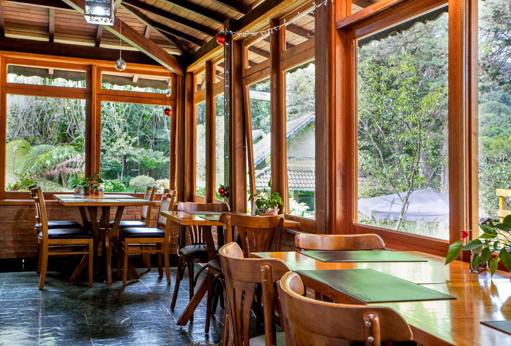 Restaurant/places to eat in Pousada Suiça Mineira Garden