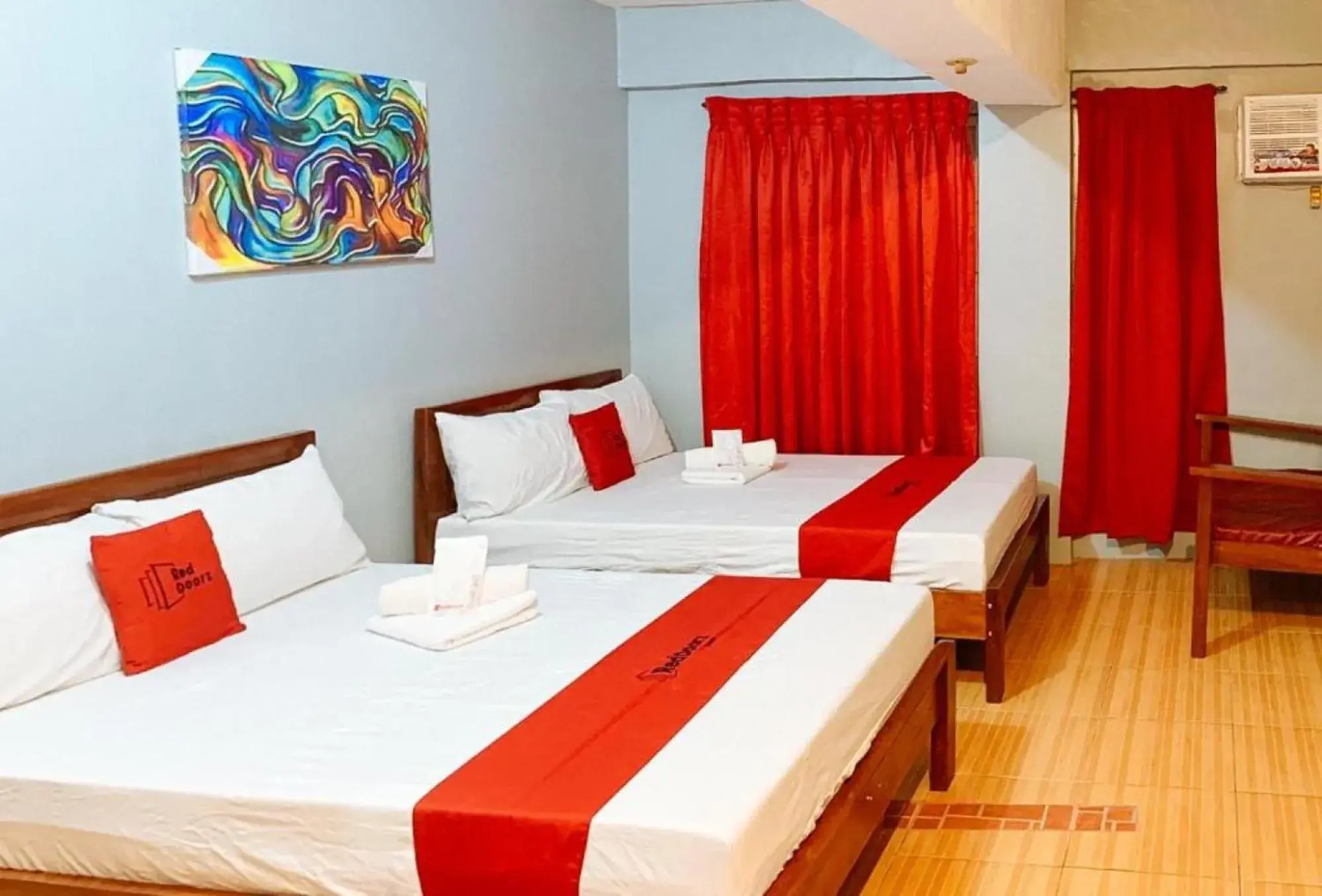 Deluxe Queen Room in RedDoorz near Pasay Rotonda Deluxe Queen Room in RedDoorz near Pasay Rotonda