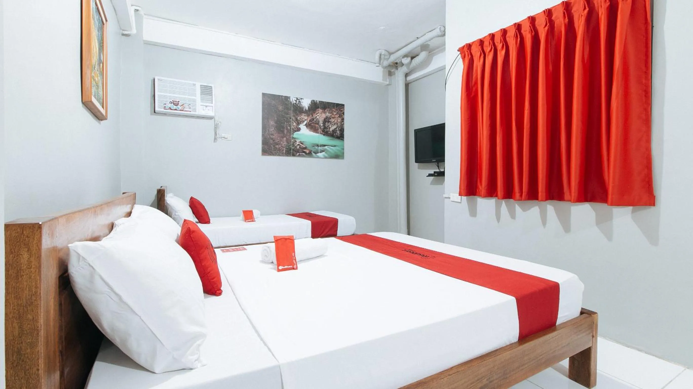 Bed in RedDoorz near Pasay Rotonda