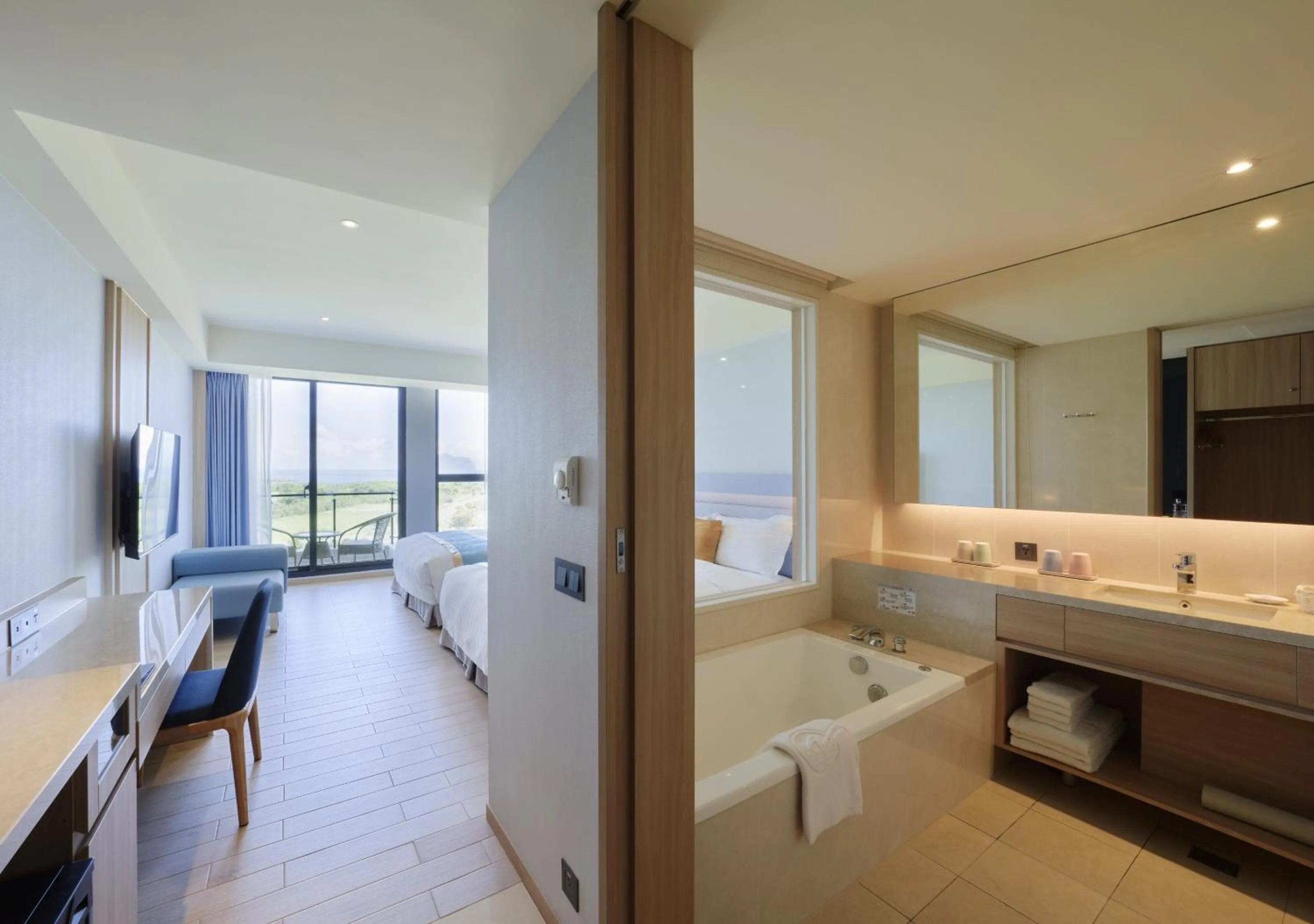 Bathroom, Bed in Lanyang Seaview Hotel