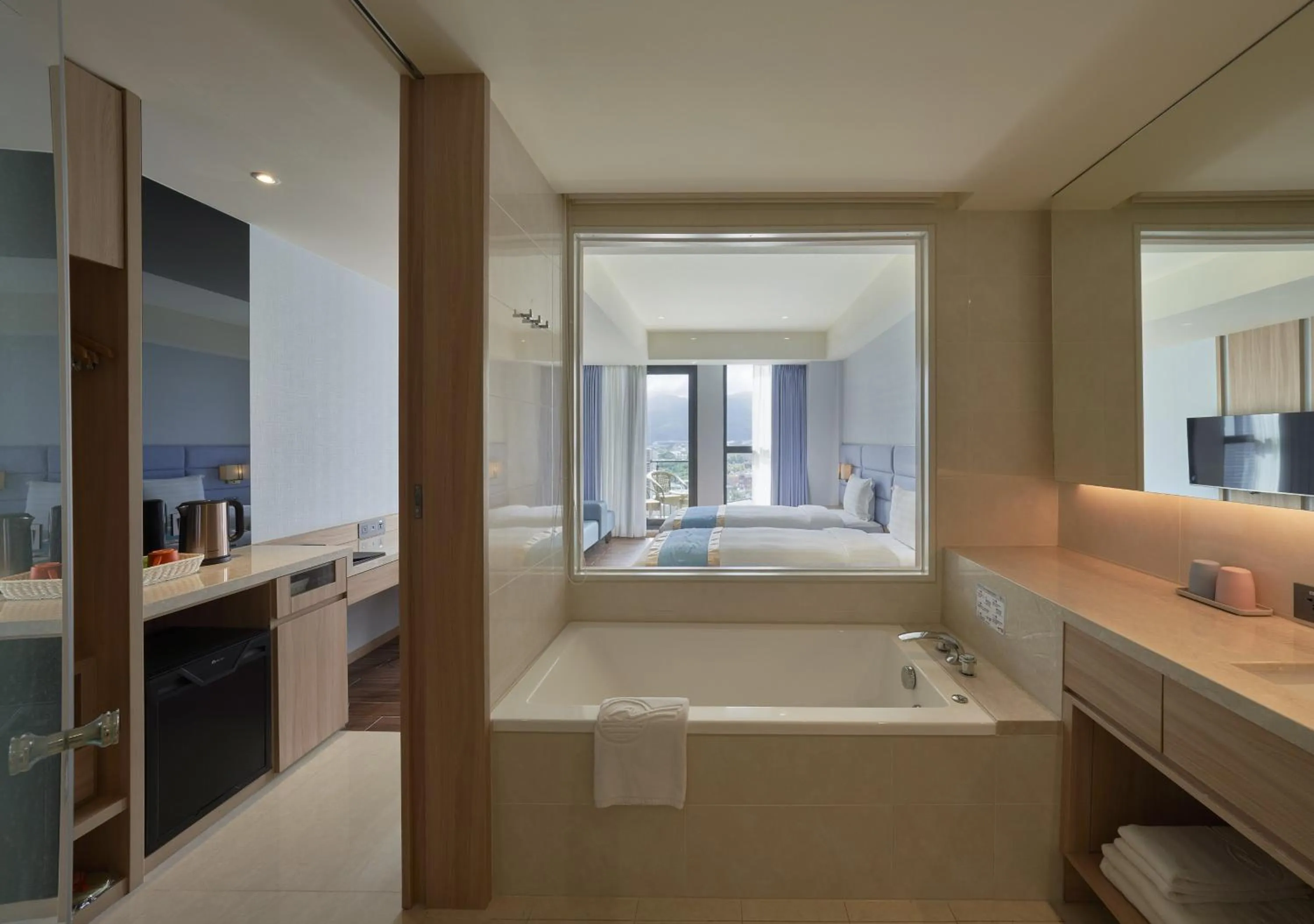 Bathroom, Bed in Lanyang Seaview Hotel