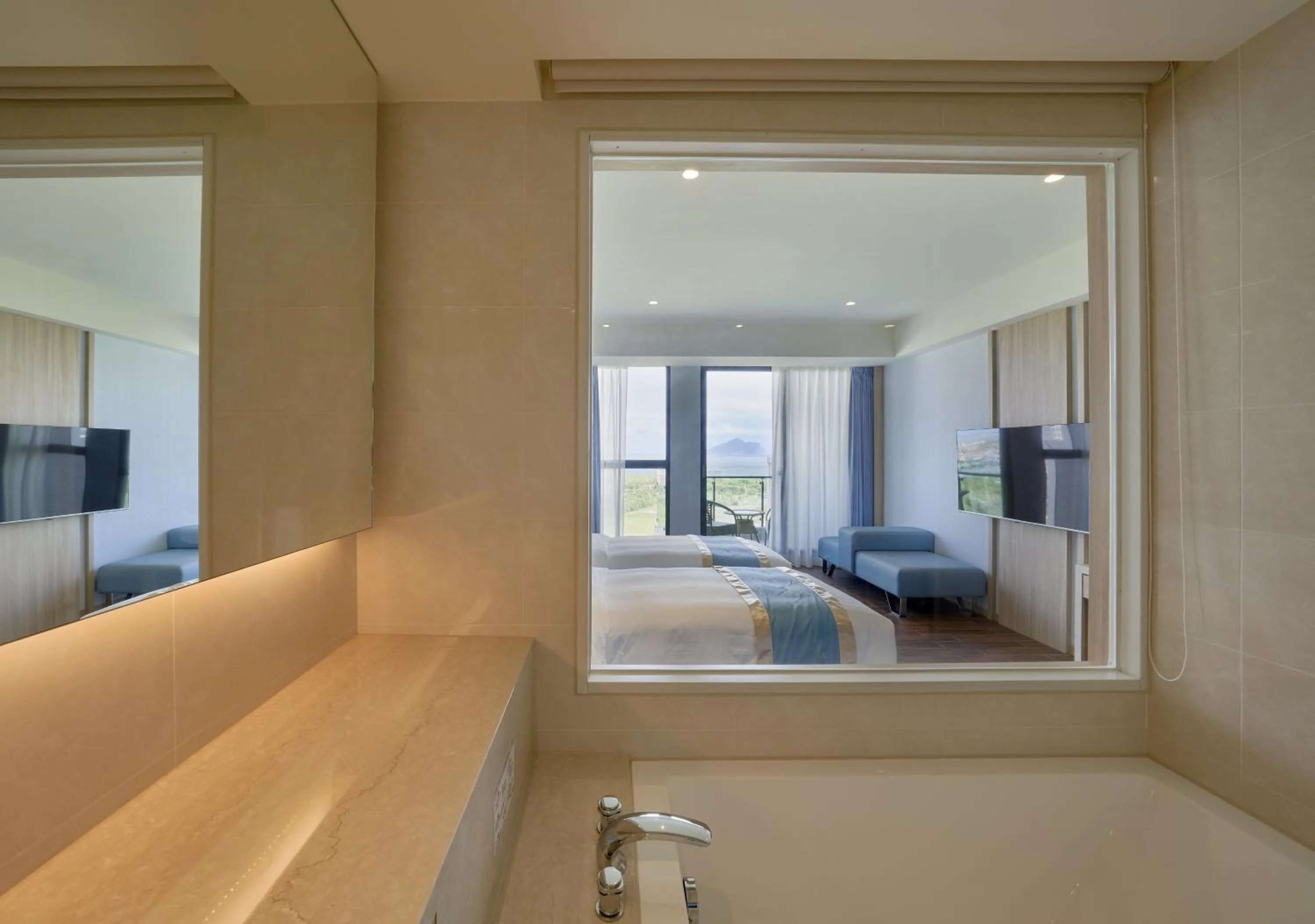 Bathroom, Bed in Lanyang Seaview Hotel