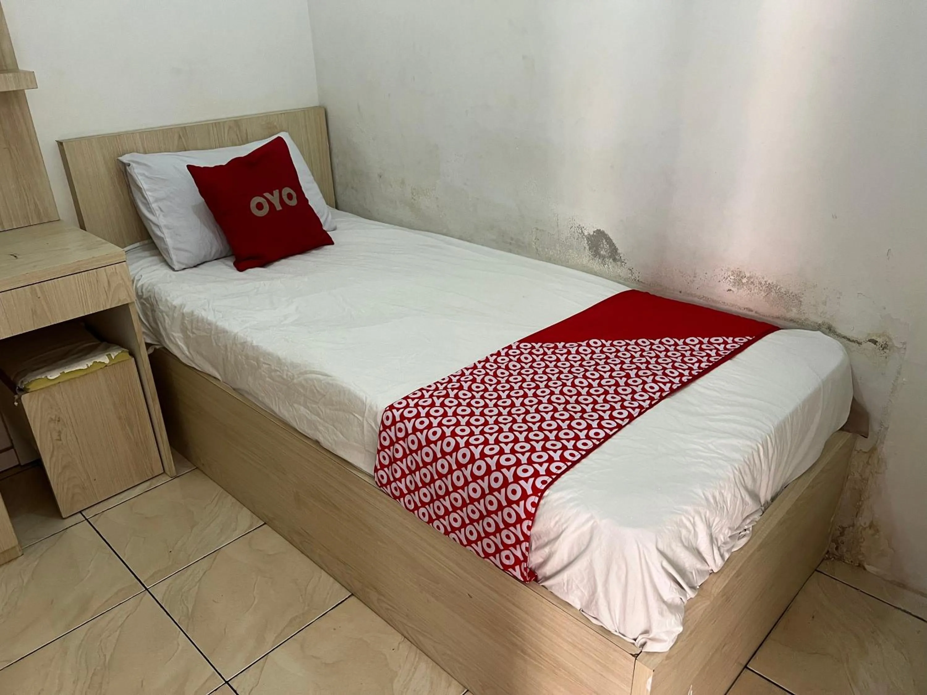 Bedroom in OYO 93828 Apartemen Tamansari Panoramic By Narel Room