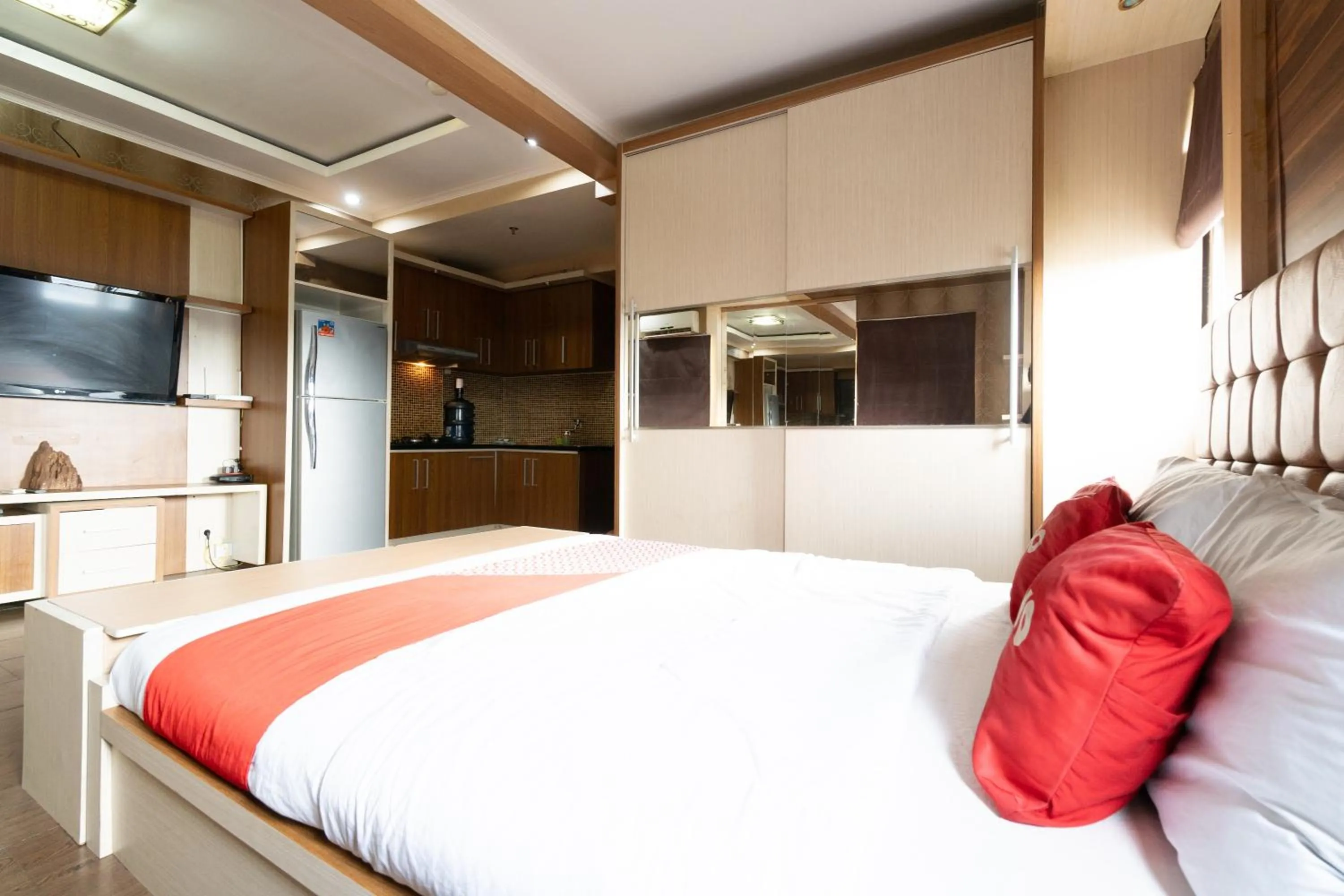 Bedroom in OYO 93828 Apartemen Tamansari Panoramic By Narel Room