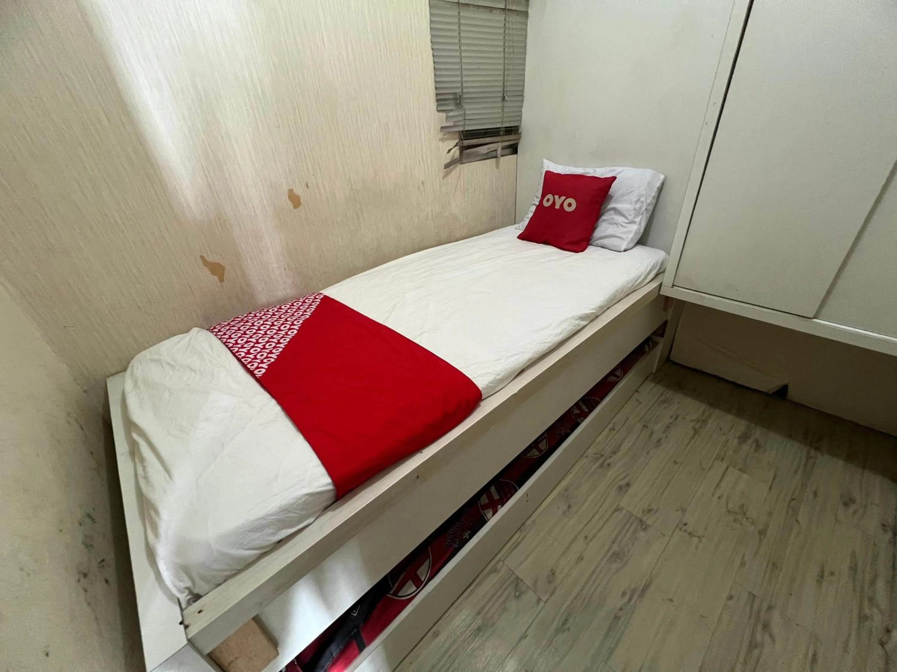 Bedroom in OYO 93828 Apartemen Tamansari Panoramic By Narel Room