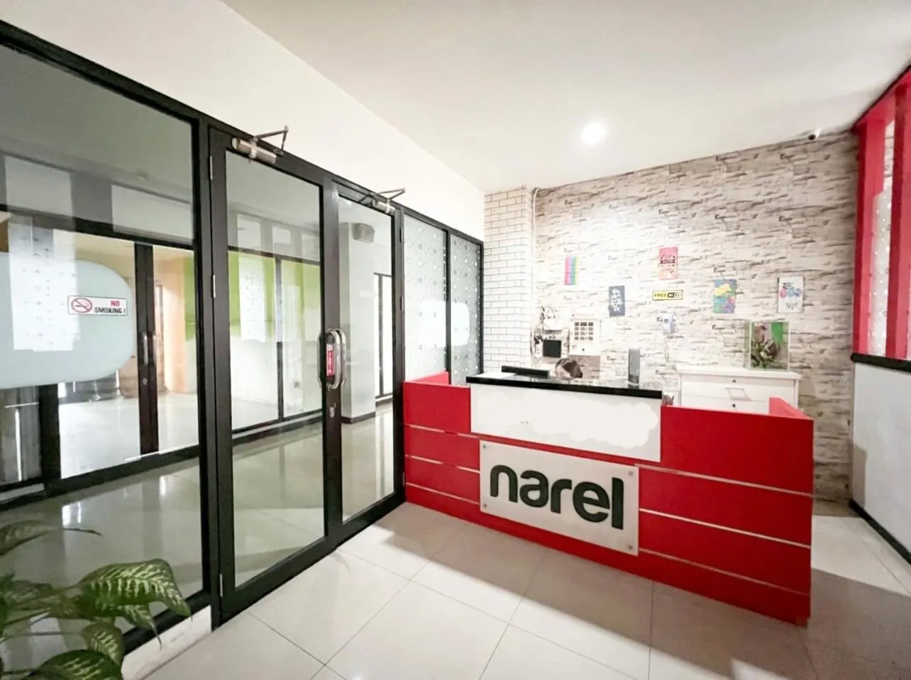 Lobby or reception in OYO 93828 Apartemen Tamansari Panoramic By Narel Room