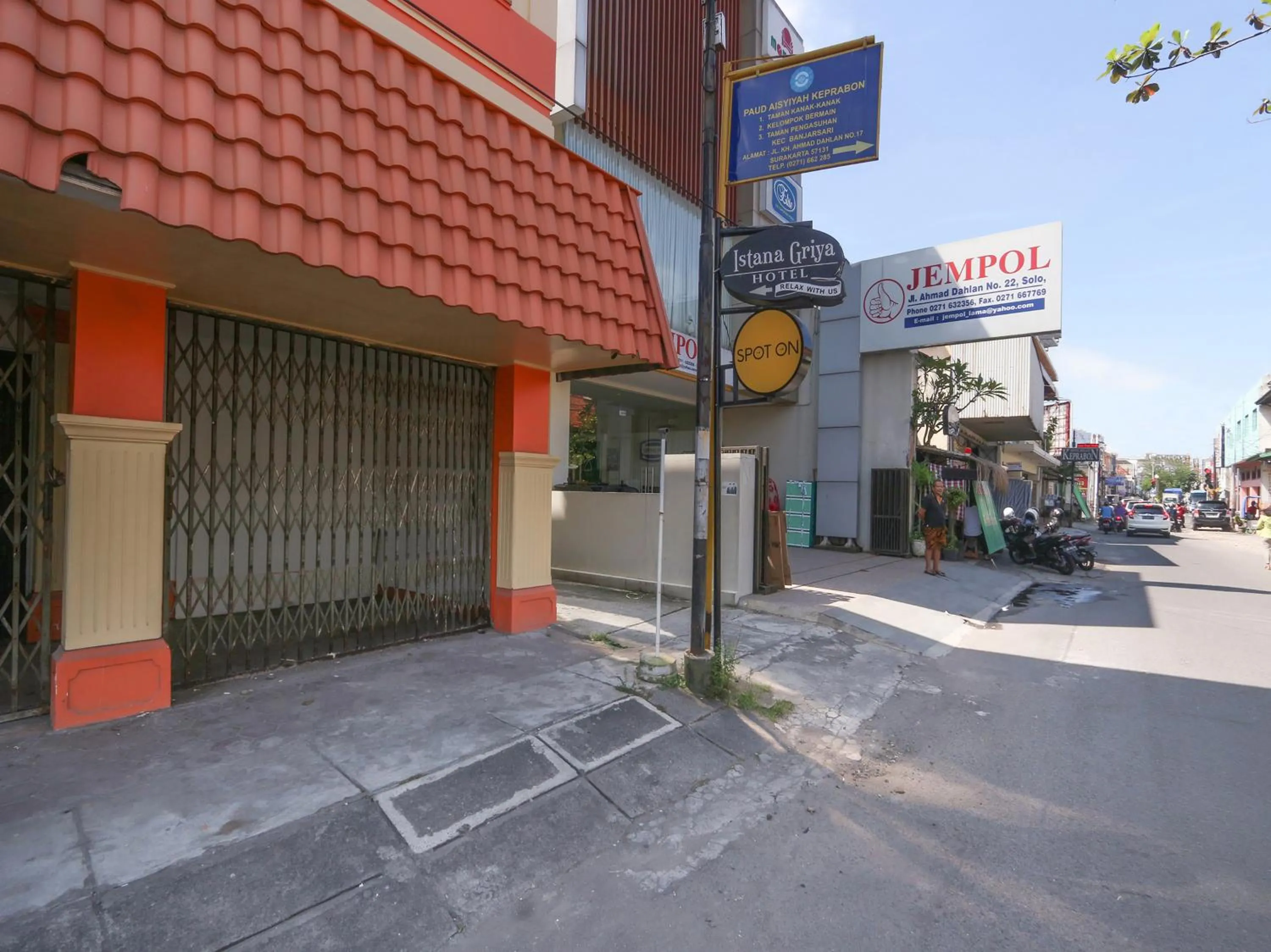Property building in SPOT ON 90272 Istana Griya 1 Hotel