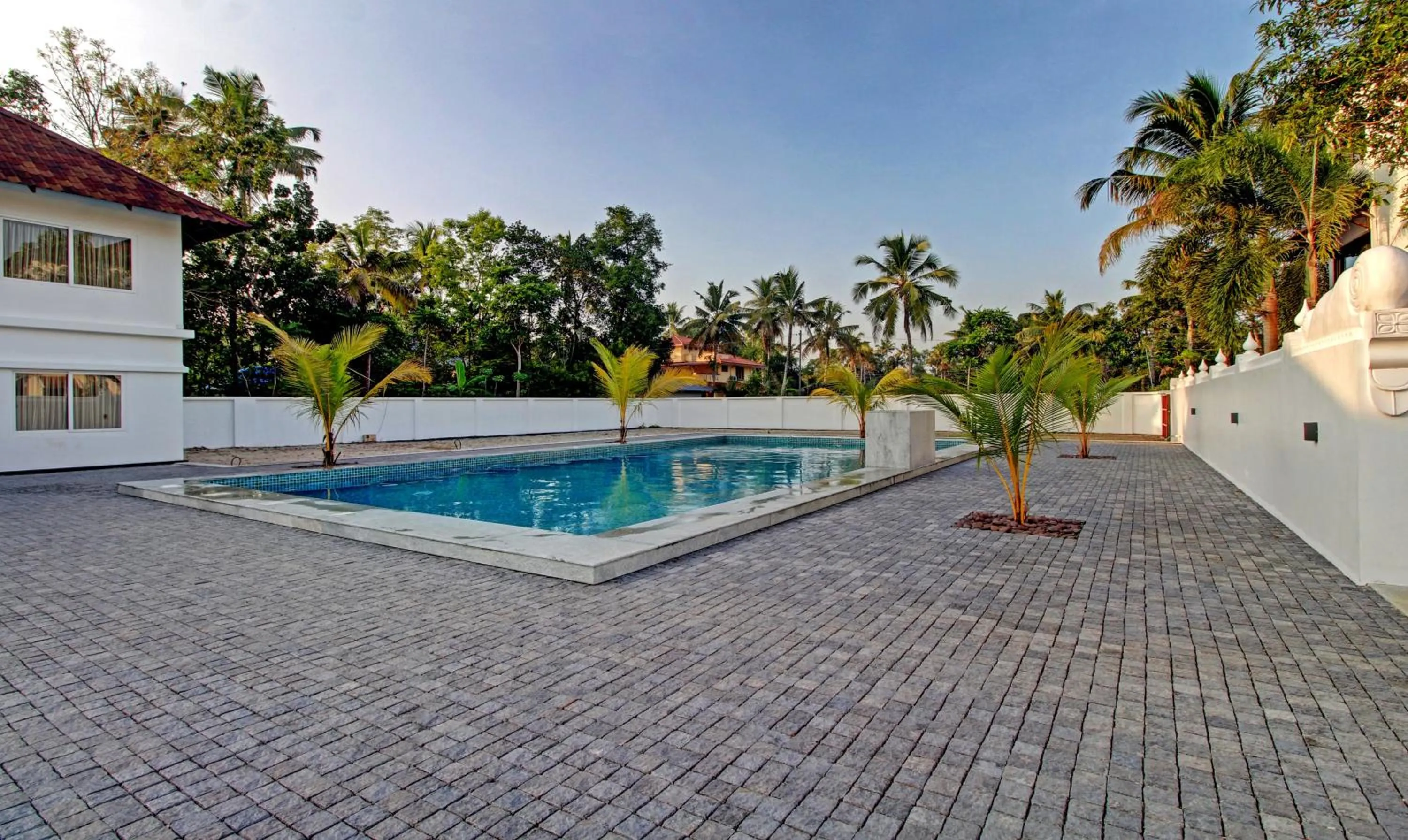 Swimming pool in Treebo Premium Travancore Palace Cherthala