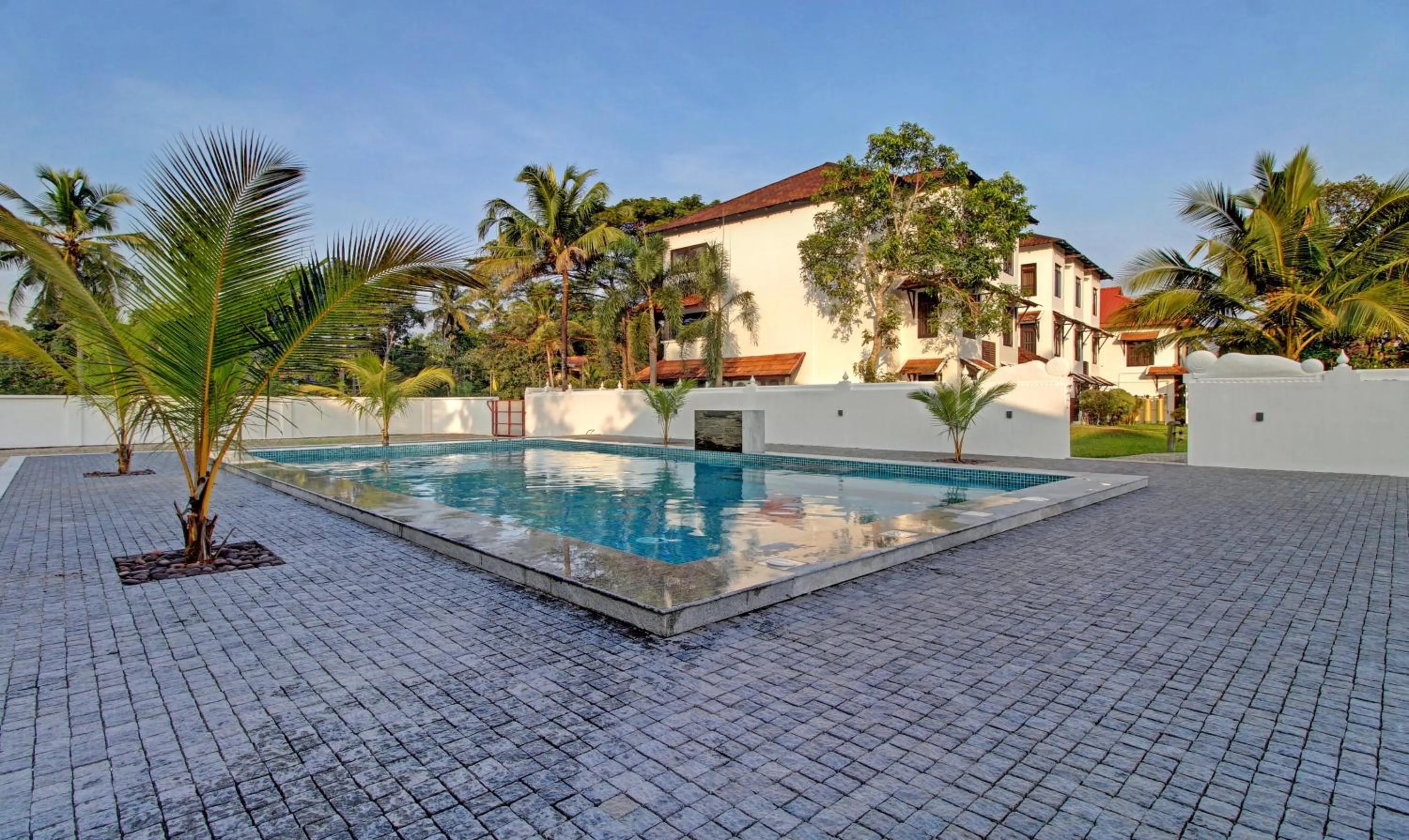 Swimming pool in Treebo Premium Travancore Palace Cherthala