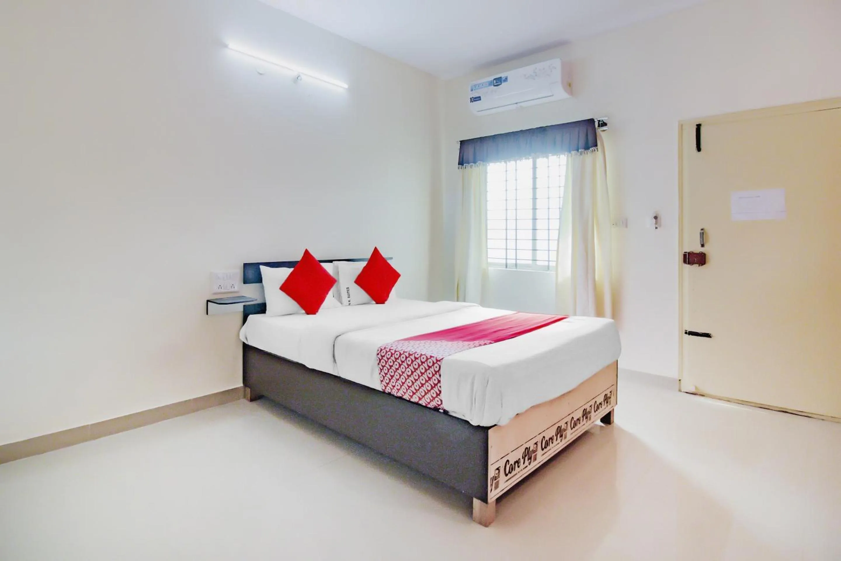 Bedroom in Hotel O P N K Suites