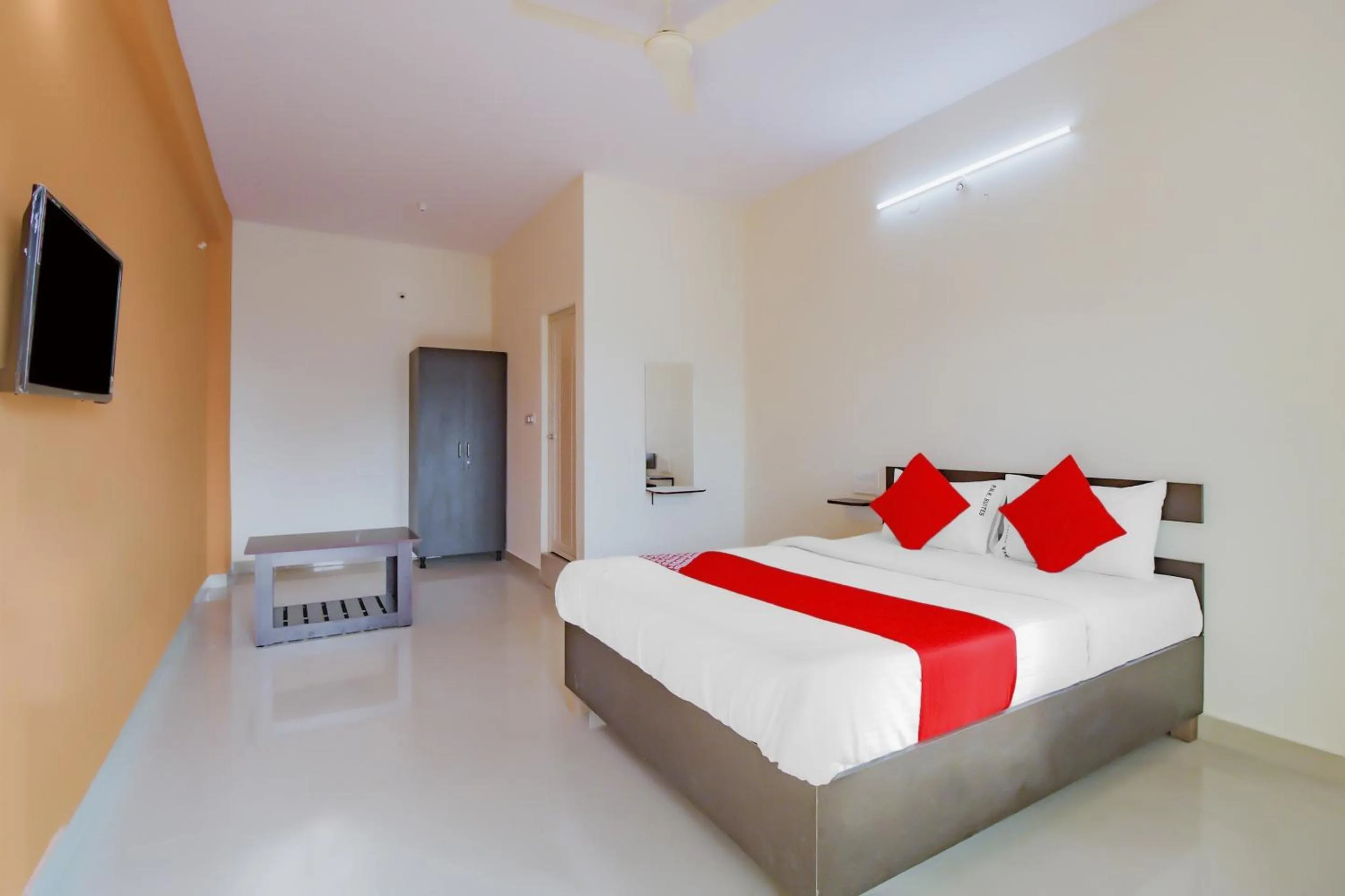 Bedroom in Hotel O P N K Suites