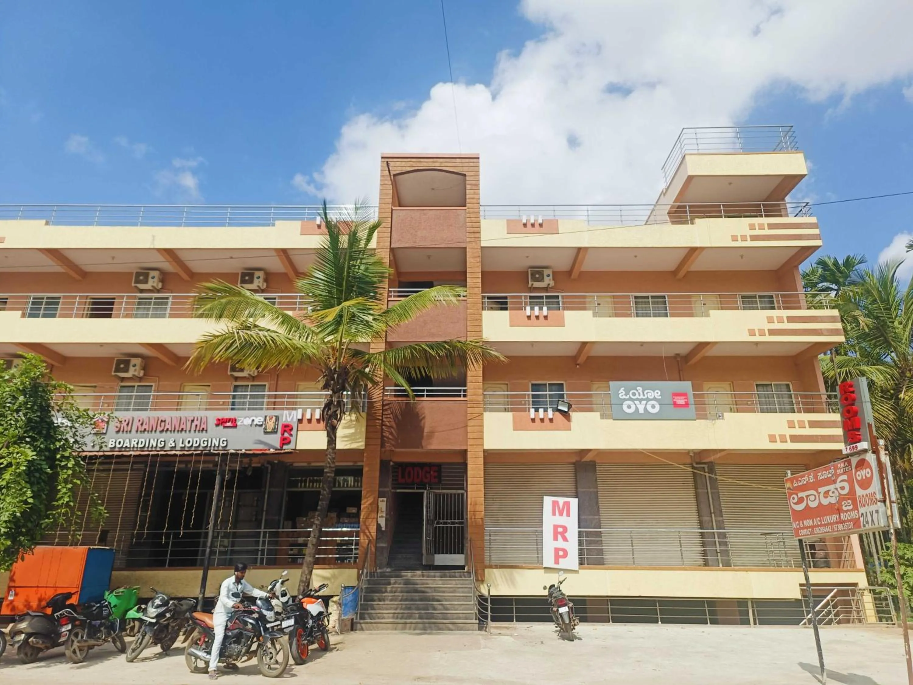 Hotel O P N K Suites