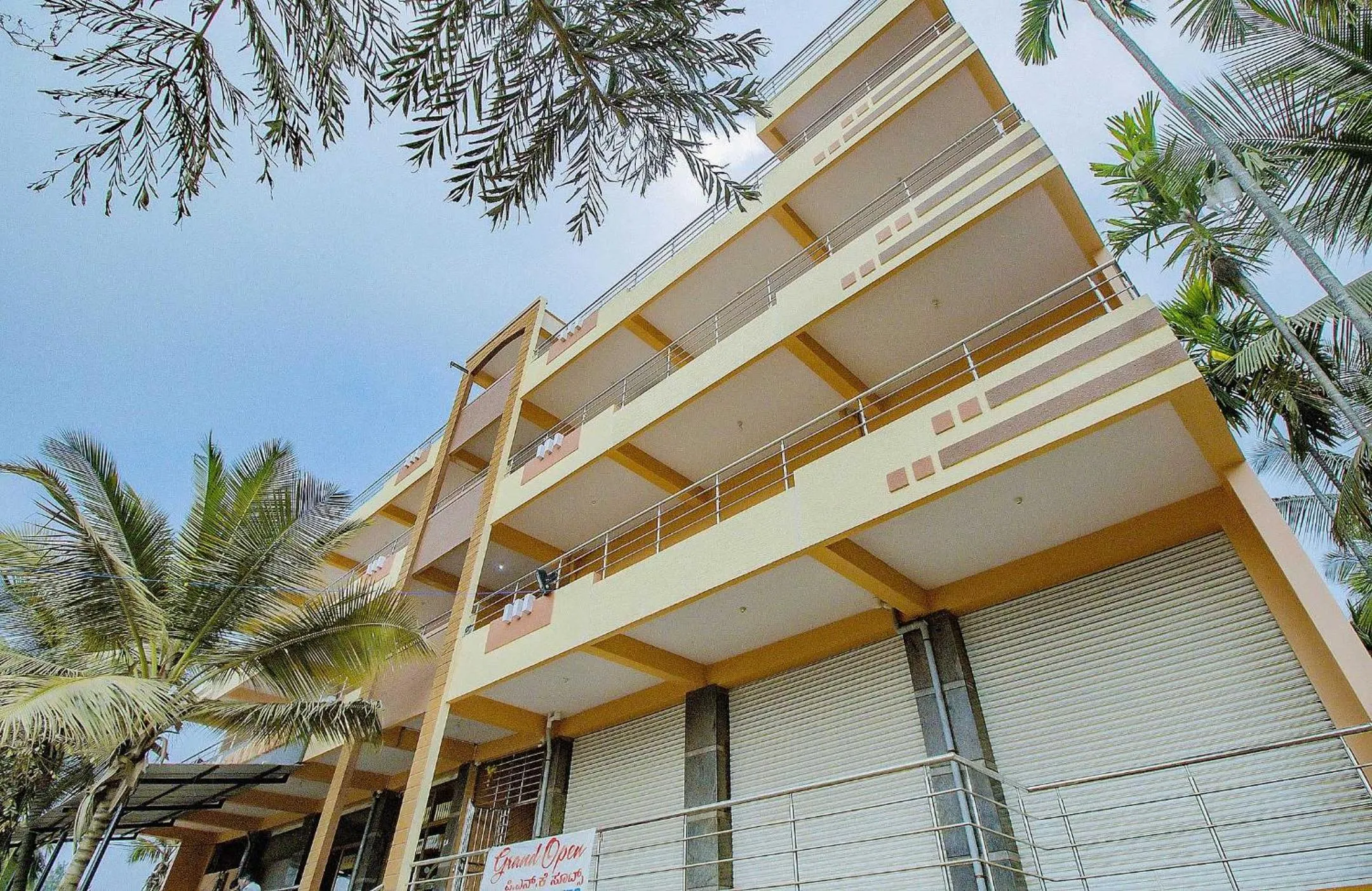 Facade/entrance in Hotel O P N K Suites