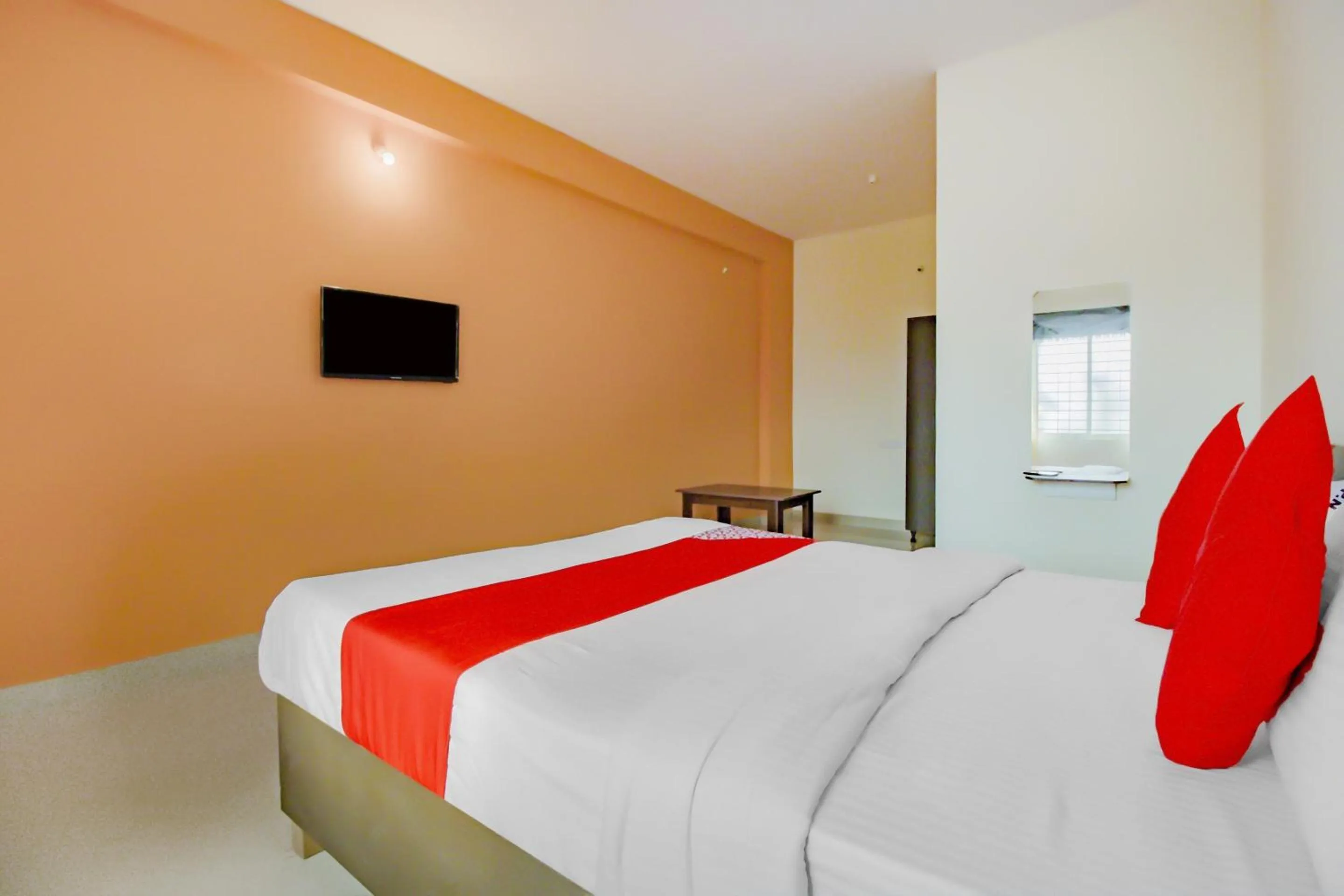 Bedroom in Hotel O P N K Suites