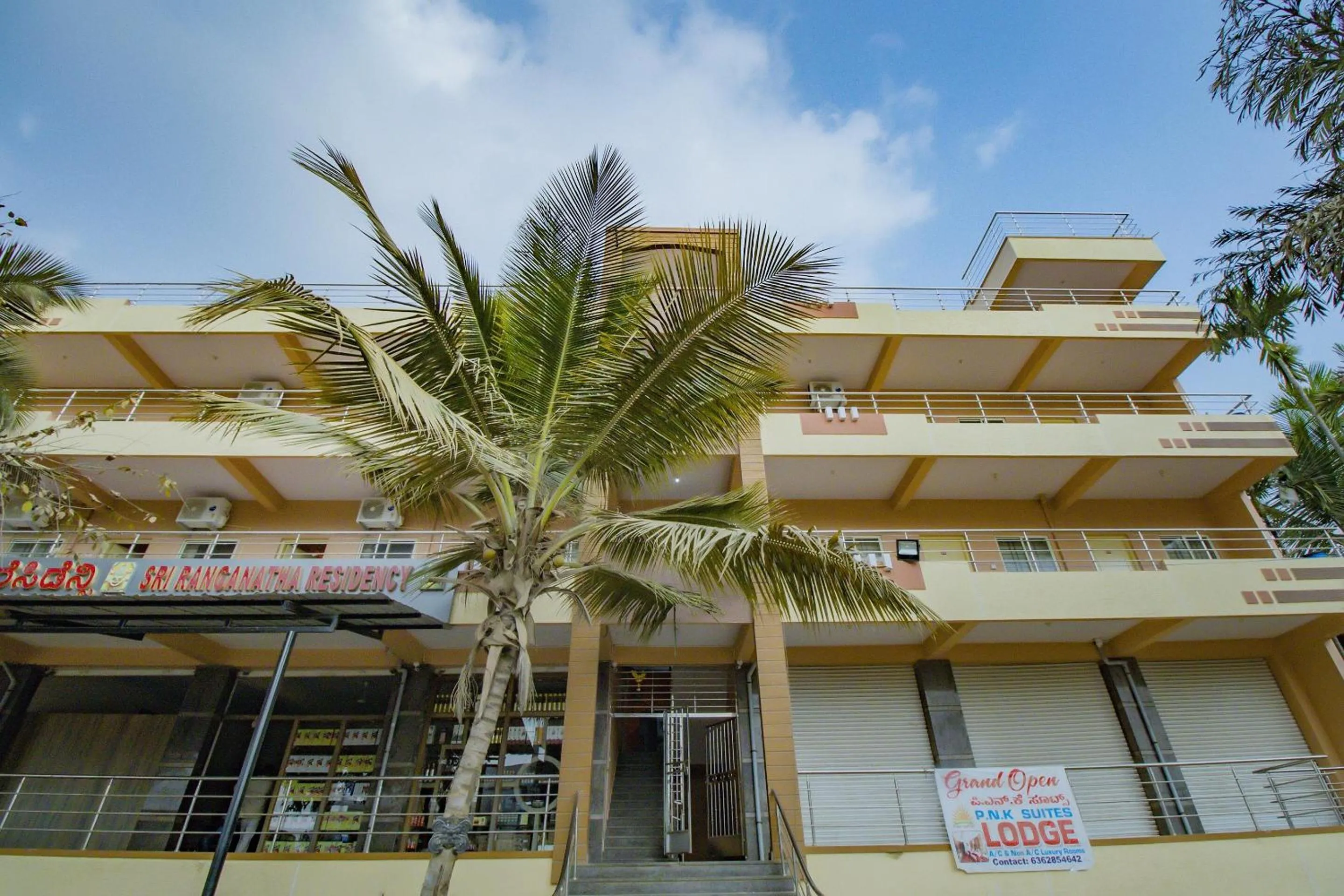 Facade/entrance in Hotel O P N K Suites